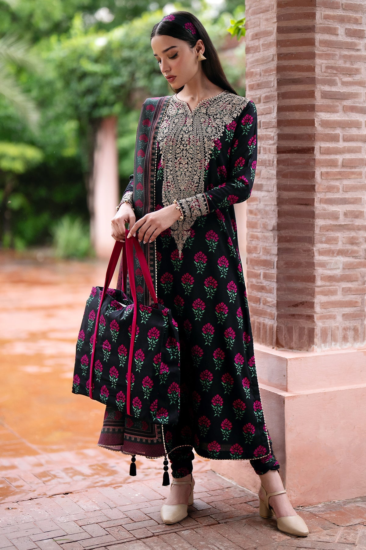 EMBROIDERED VISCOSE UW-0162