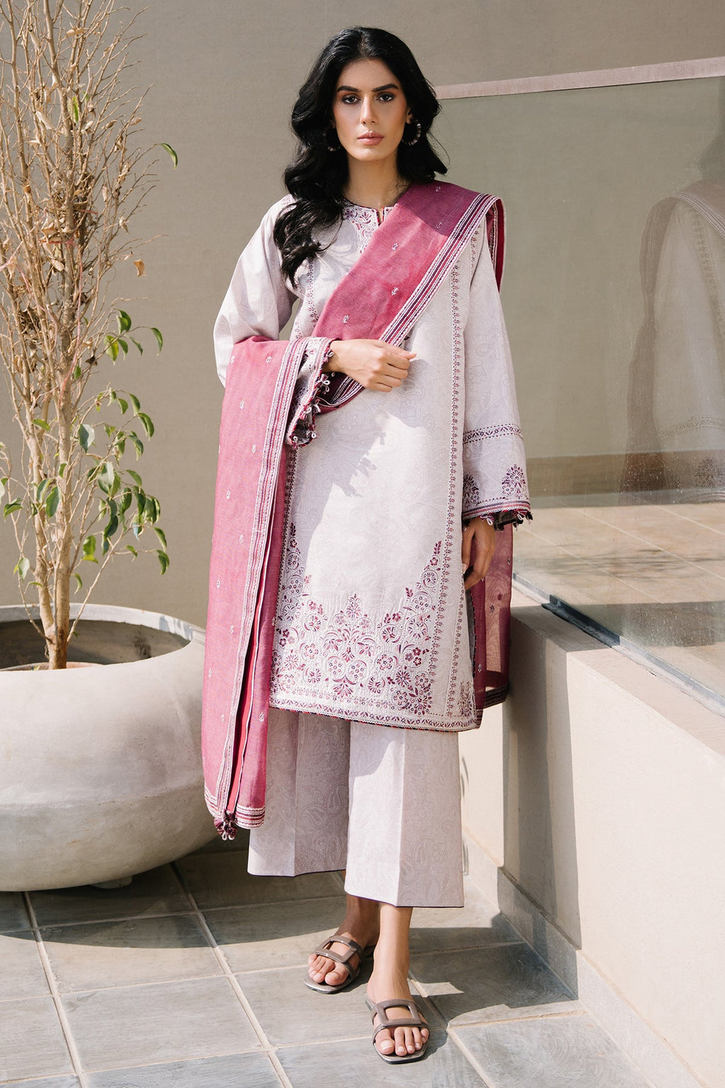 EMBROIDERED LAWN USE-9147