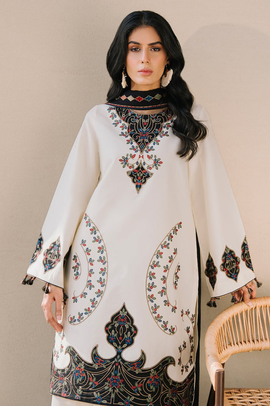 EMBROIDERED LAWN USE-9144