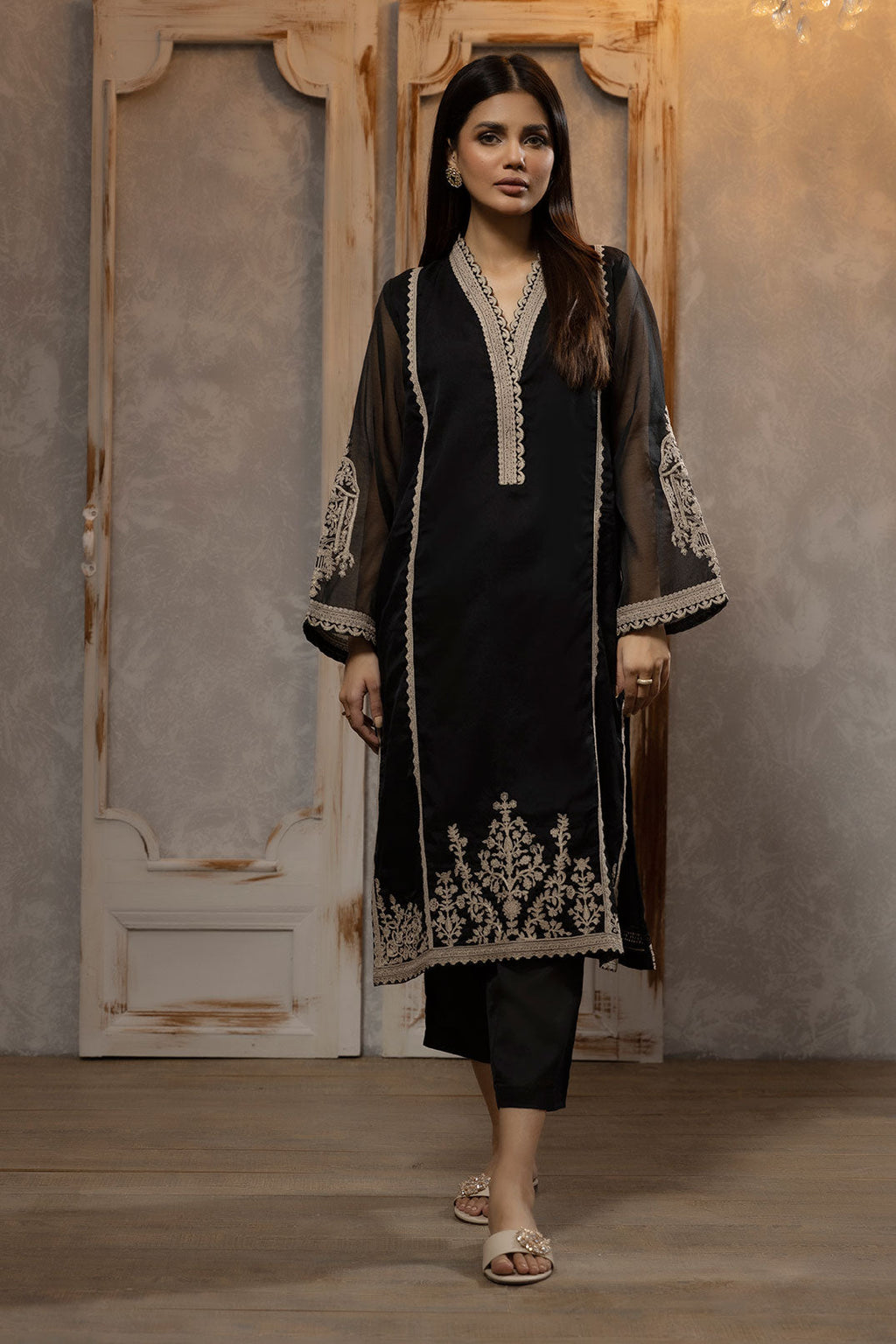 DA-1740 BLACK EMBROIDERED KURTA