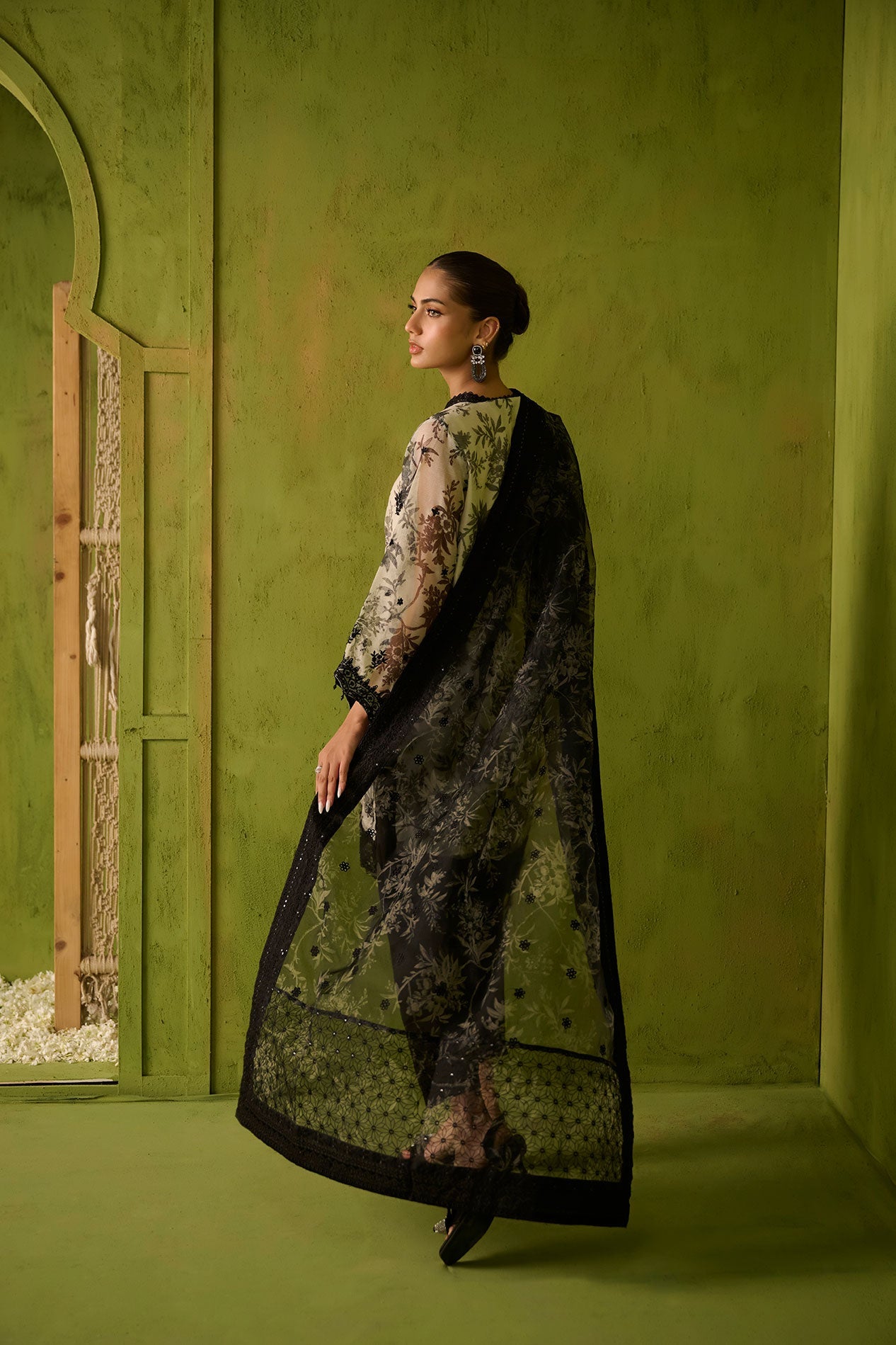 SS24DA-2467   GREY  2PCS  EMBROIDERED KURTA WITH TROUSER