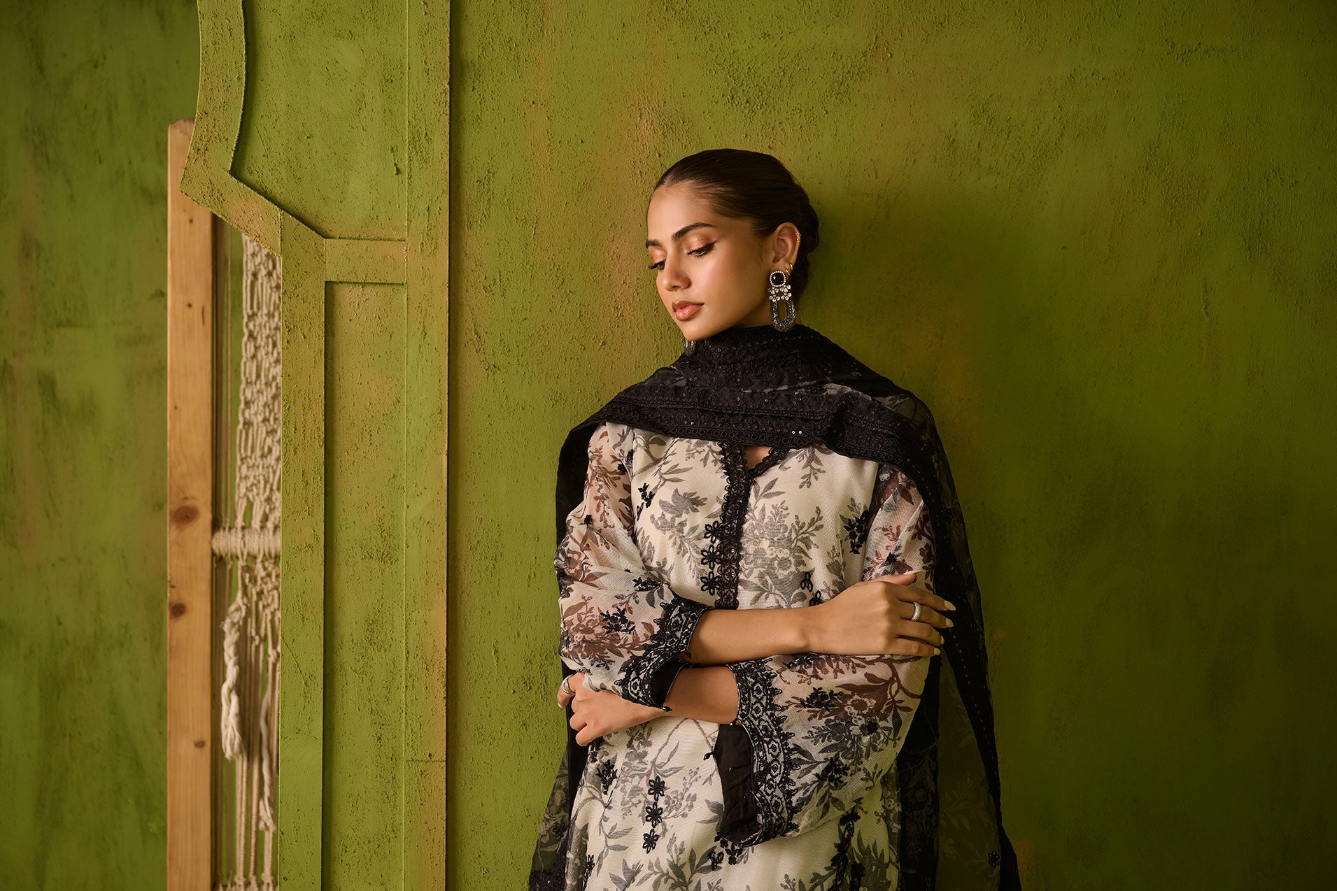 SS24DA-2467   GREY  2PCS  EMBROIDERED KURTA WITH TROUSER