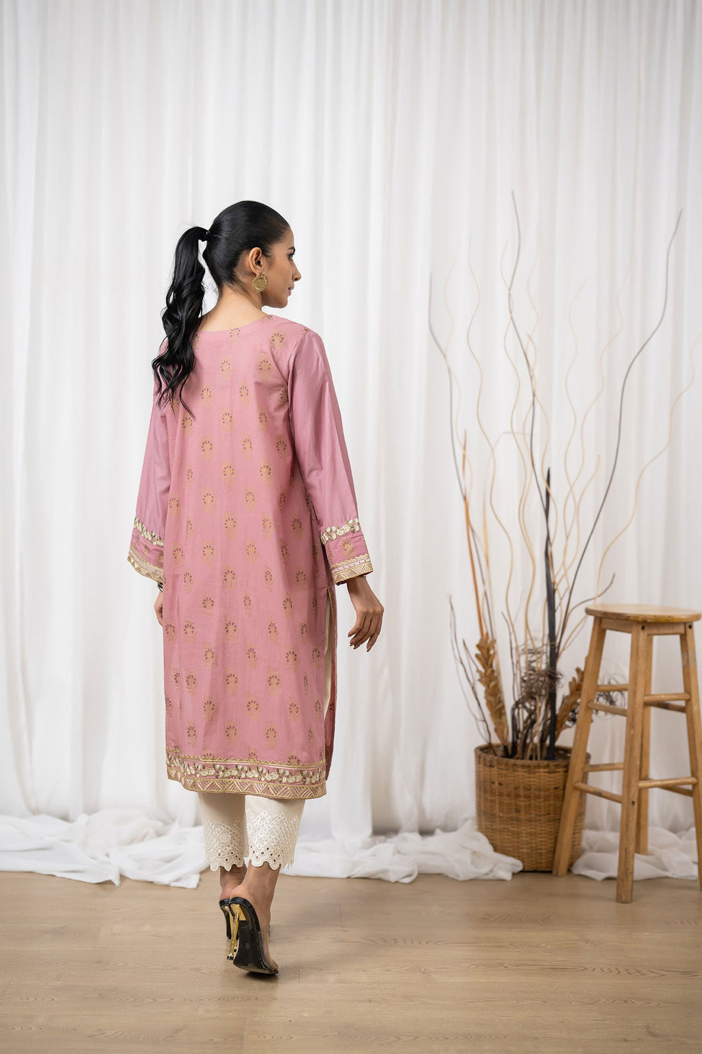 DC-0435 PINK EMBROIDERED KURTA