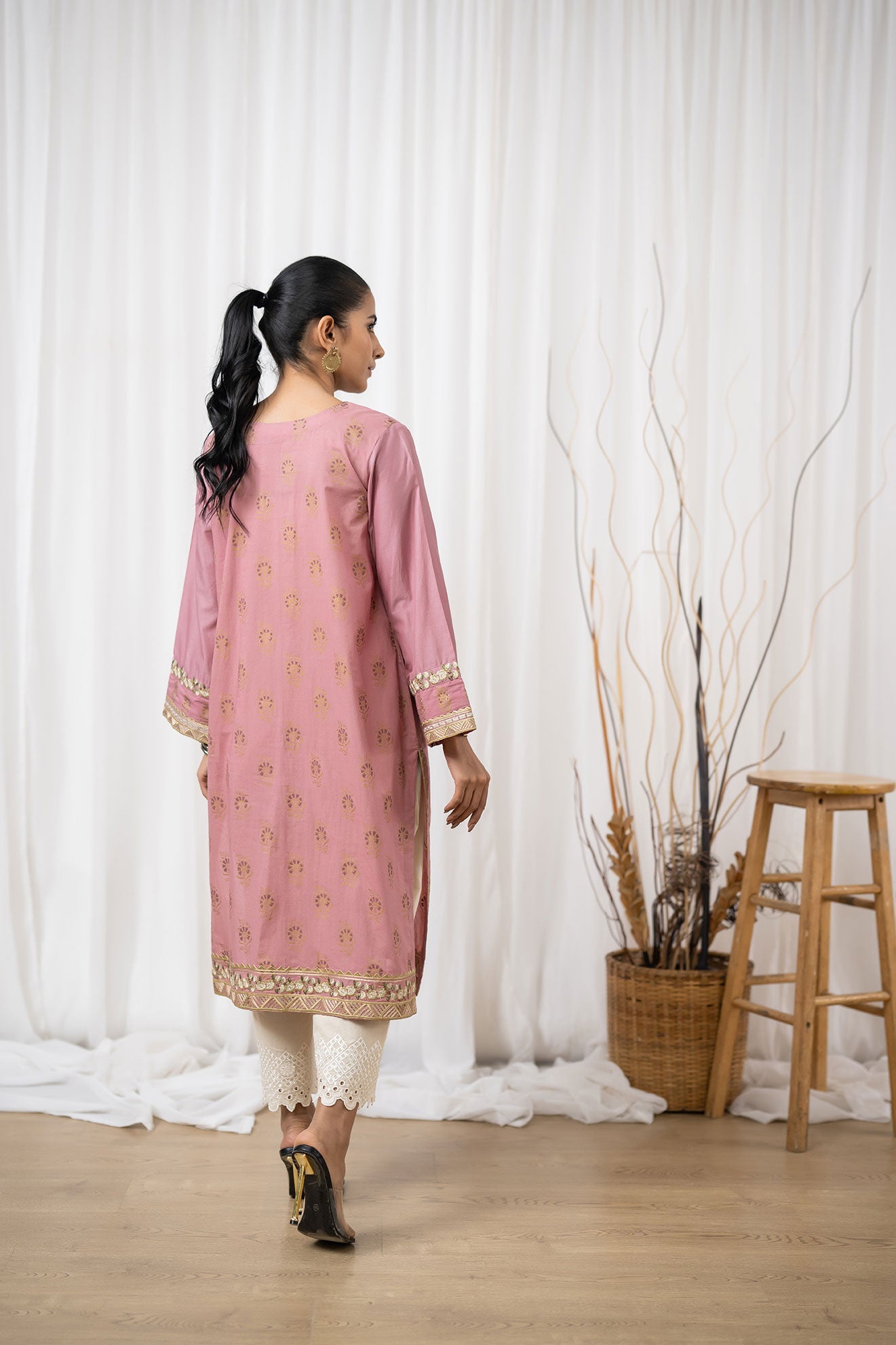 DC-0435 PINK EMBROIDERED KURTA