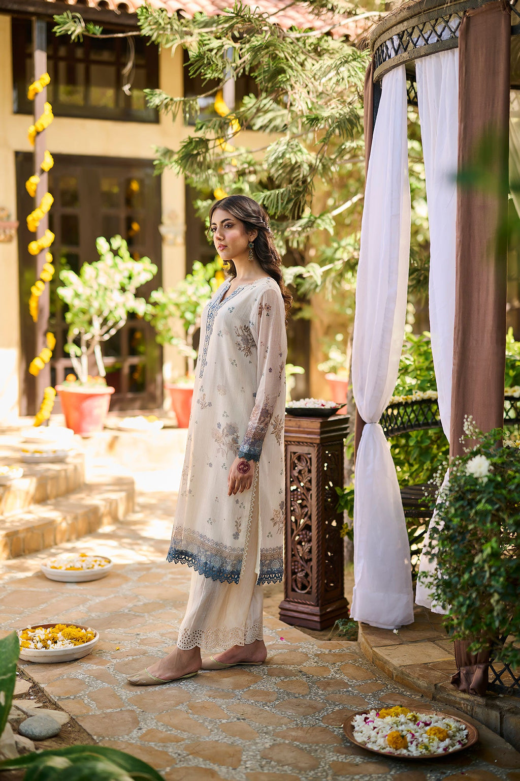 SS24DA-2390   BEIGE  1PCS  EMBROIDERED KURTA