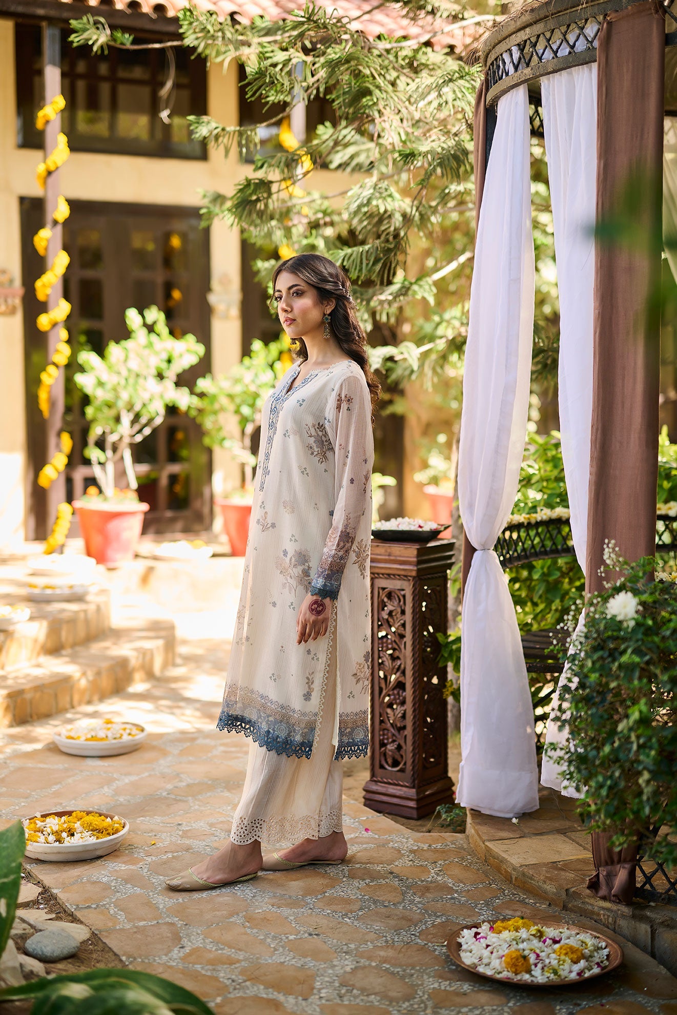 SS24DA-2390   BEIGE  1PCS  EMBROIDERED KURTA