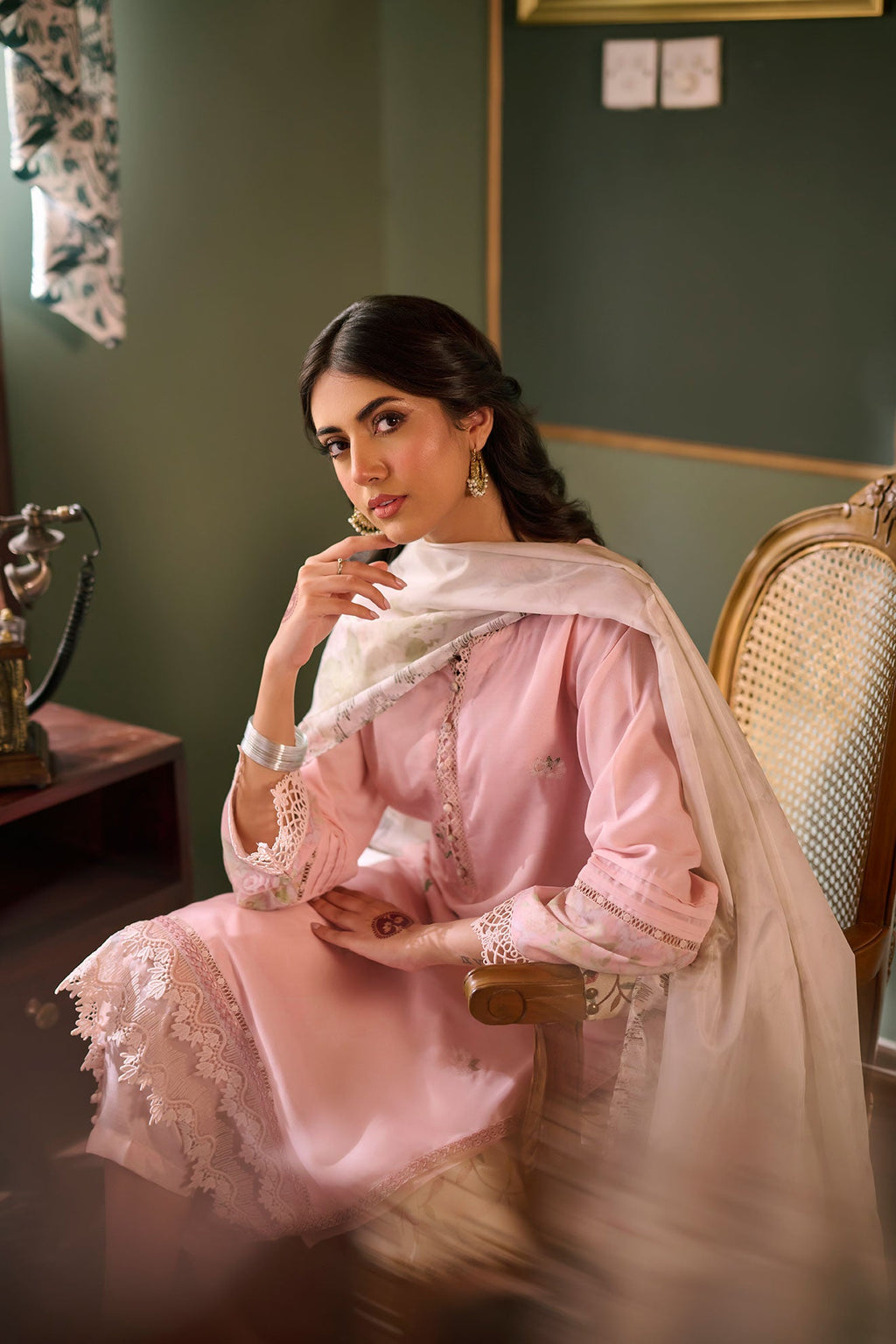 SS24DA-2394   LIGHT PINK  2PCS  EMBROIDERED KURTA WITH TROUSER
