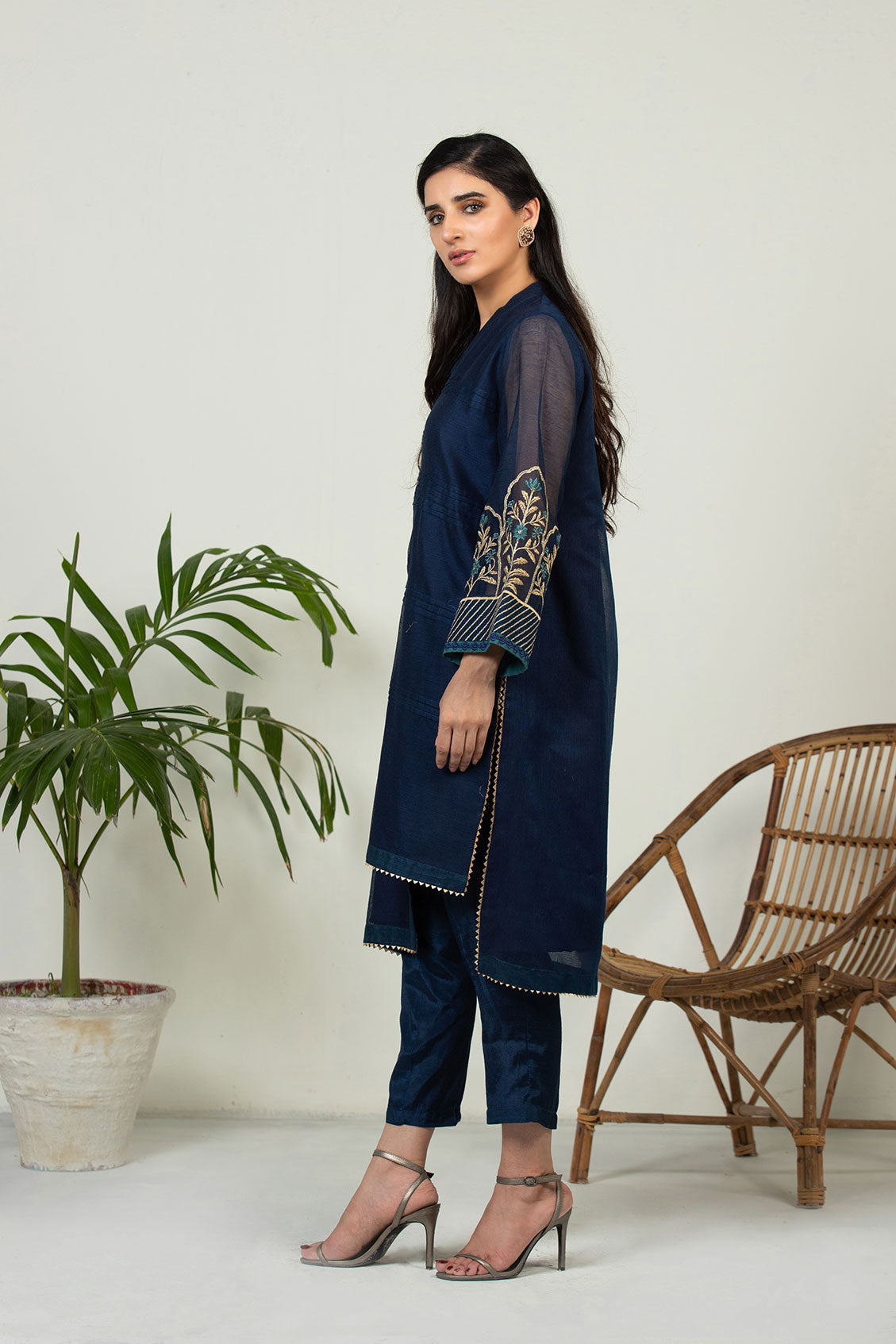 DA-1479 BLUE EMBROIDERED KURTA