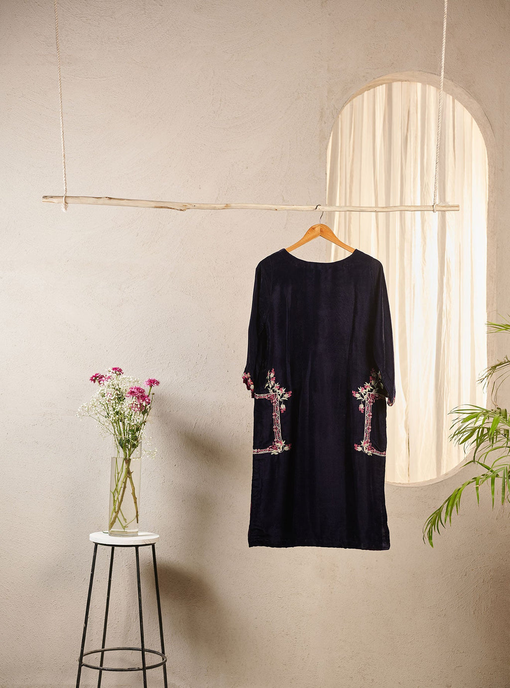 DA-1541 BLUE EMBROIDERED KURTA