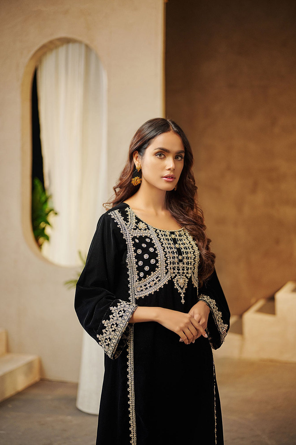 DA-1544 BLACK EMBROIDERED KURTA