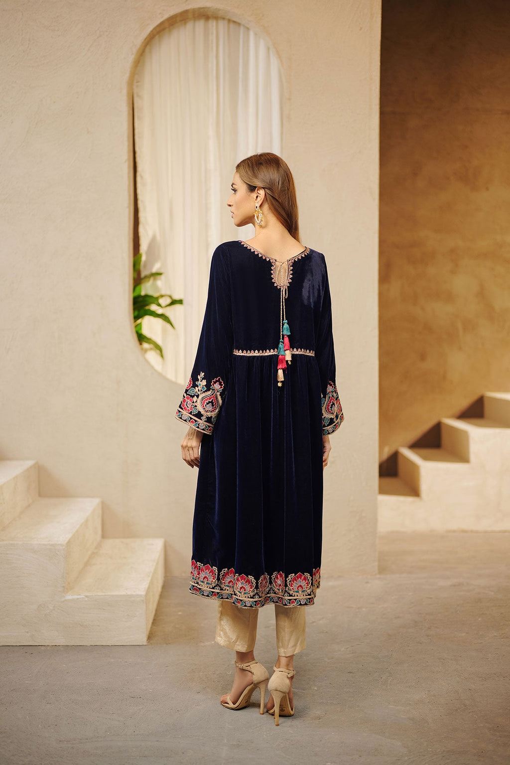 DA-1547 BLUE EMBROIDERED KURTA