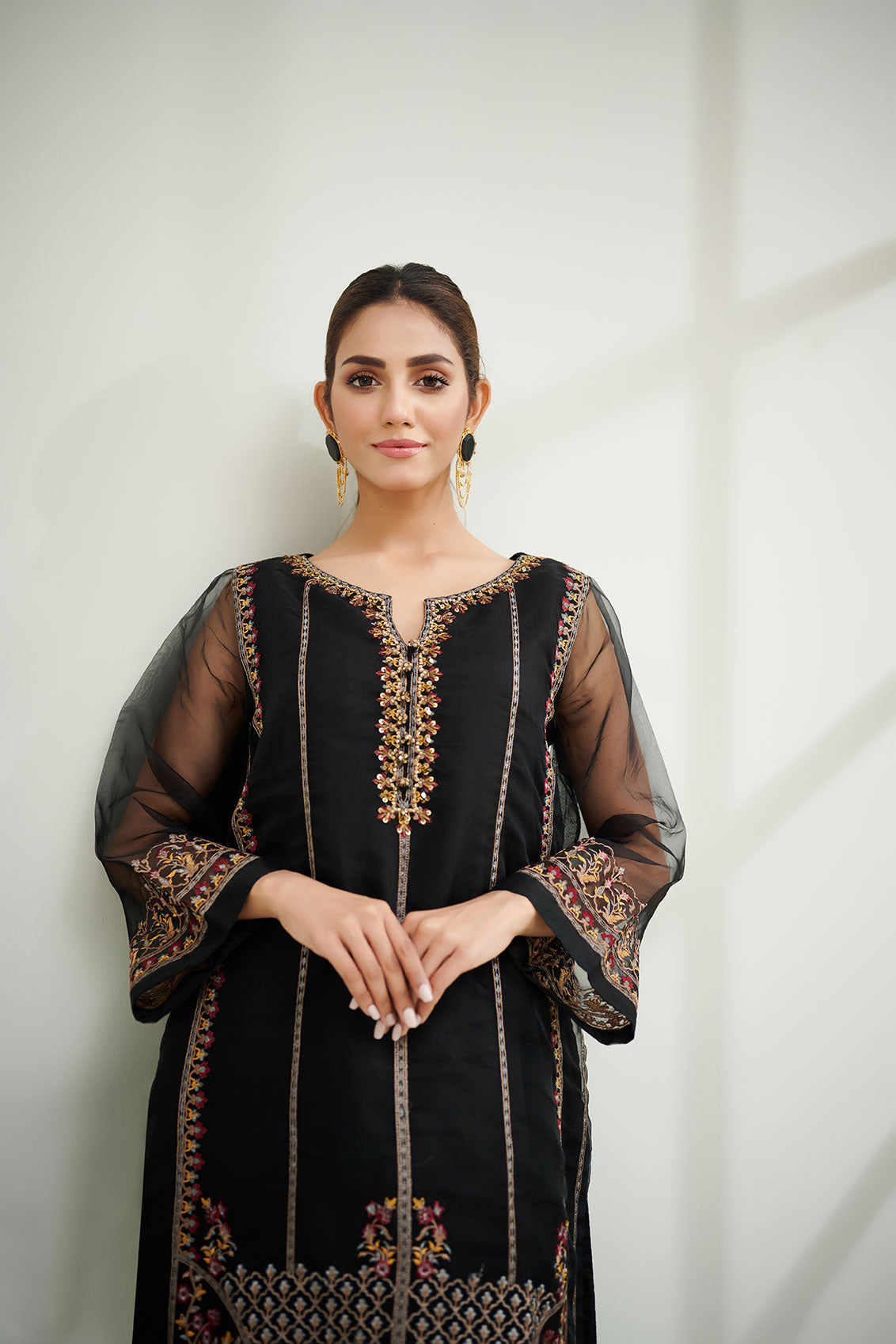 DA-1604 BLACK EMBROIDERED KURTA