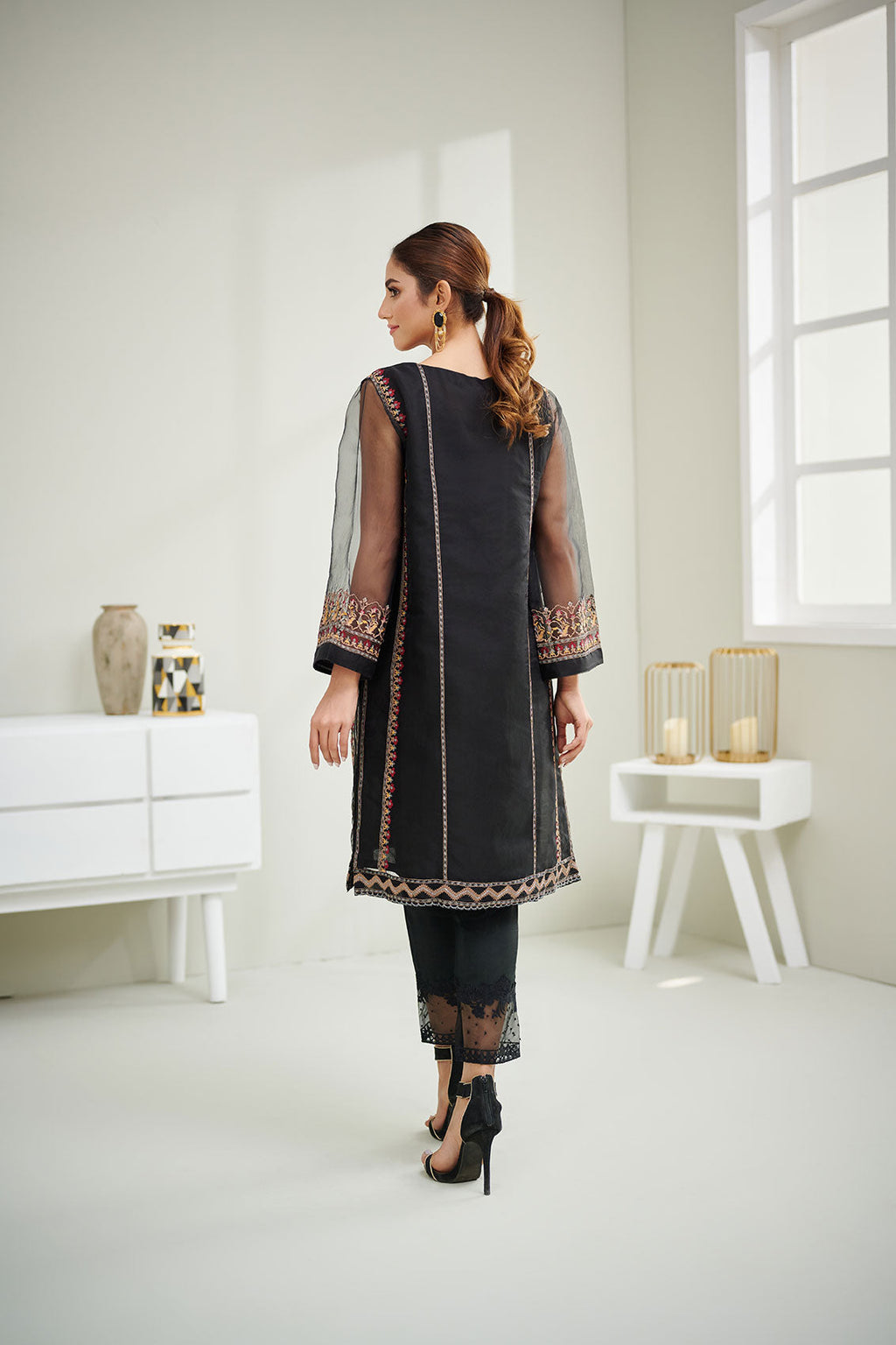 DA-1604 BLACK EMBROIDERED KURTA