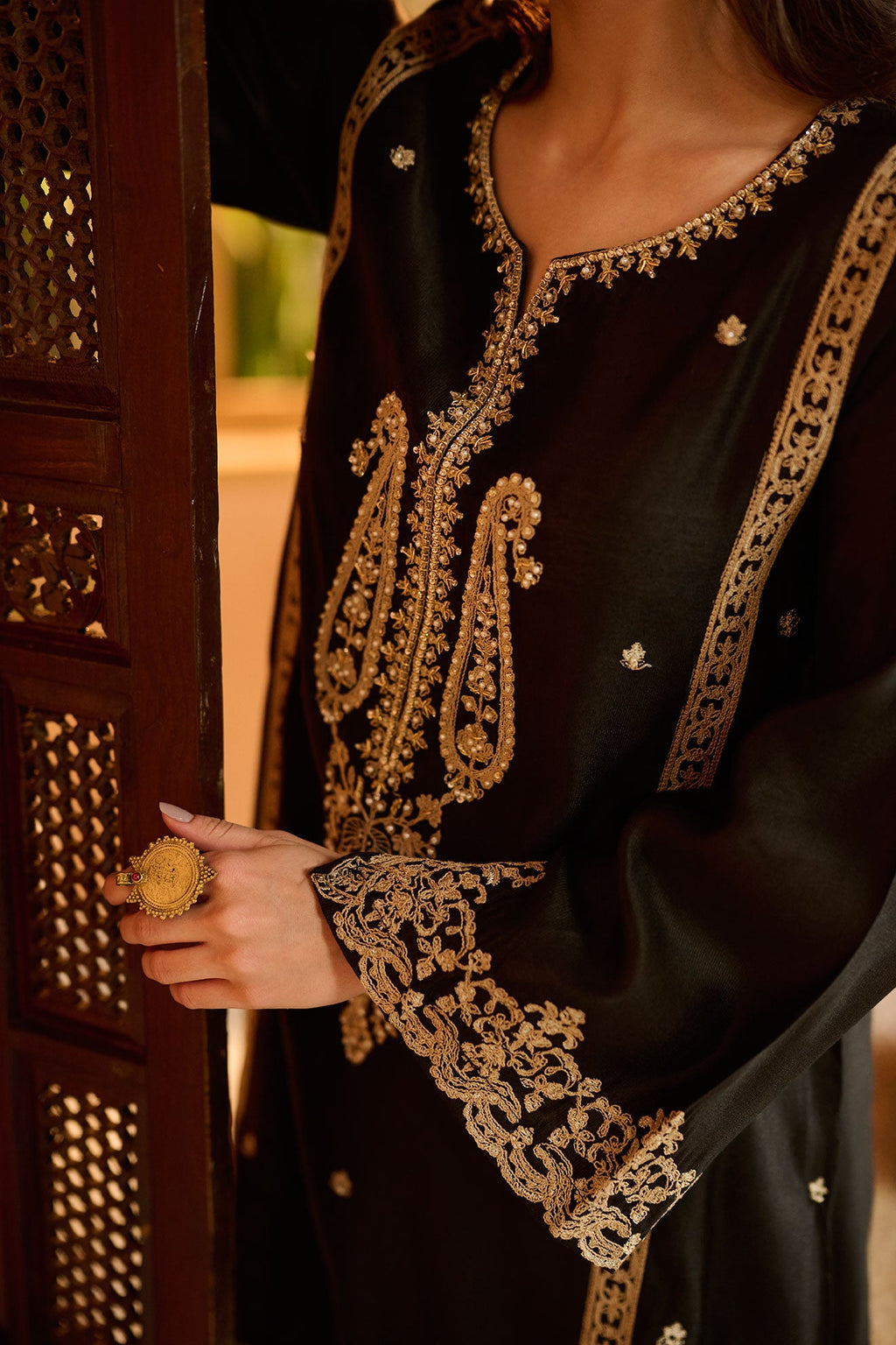 DA-1615 BLACK EMBROIDERED KURTA