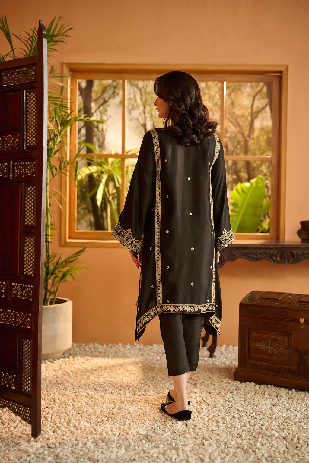 DA-1615 BLACK EMBROIDERED KURTA
