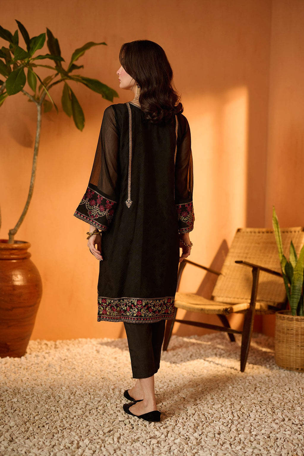 DA-1644 BLACK EMBROIDERED KURTA