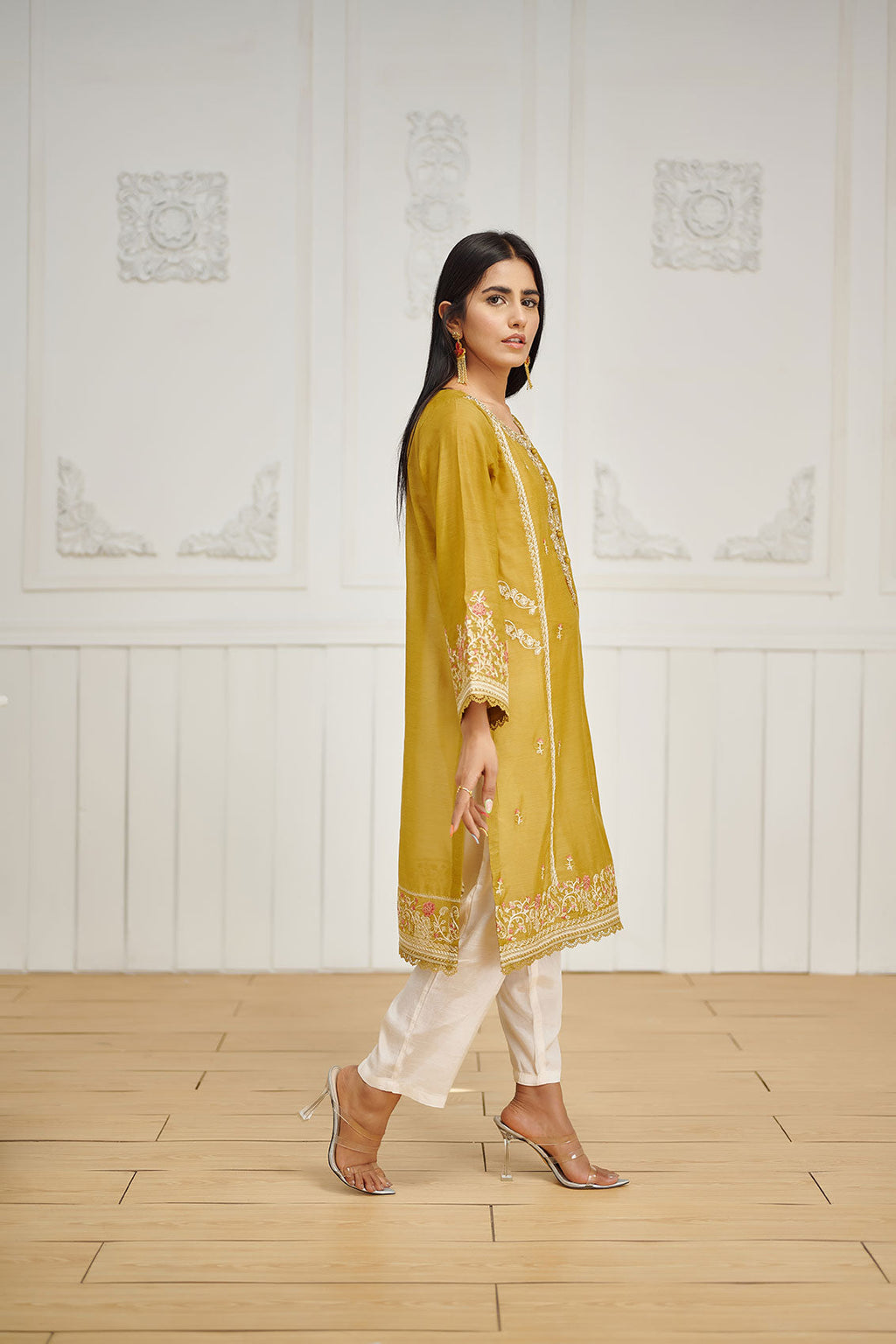 DA-1650 GREEN EMBROIDERED KURTA