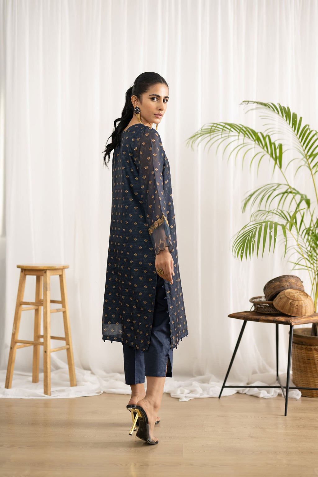 DA-1666 BLUE EMBROIDERED KURTA