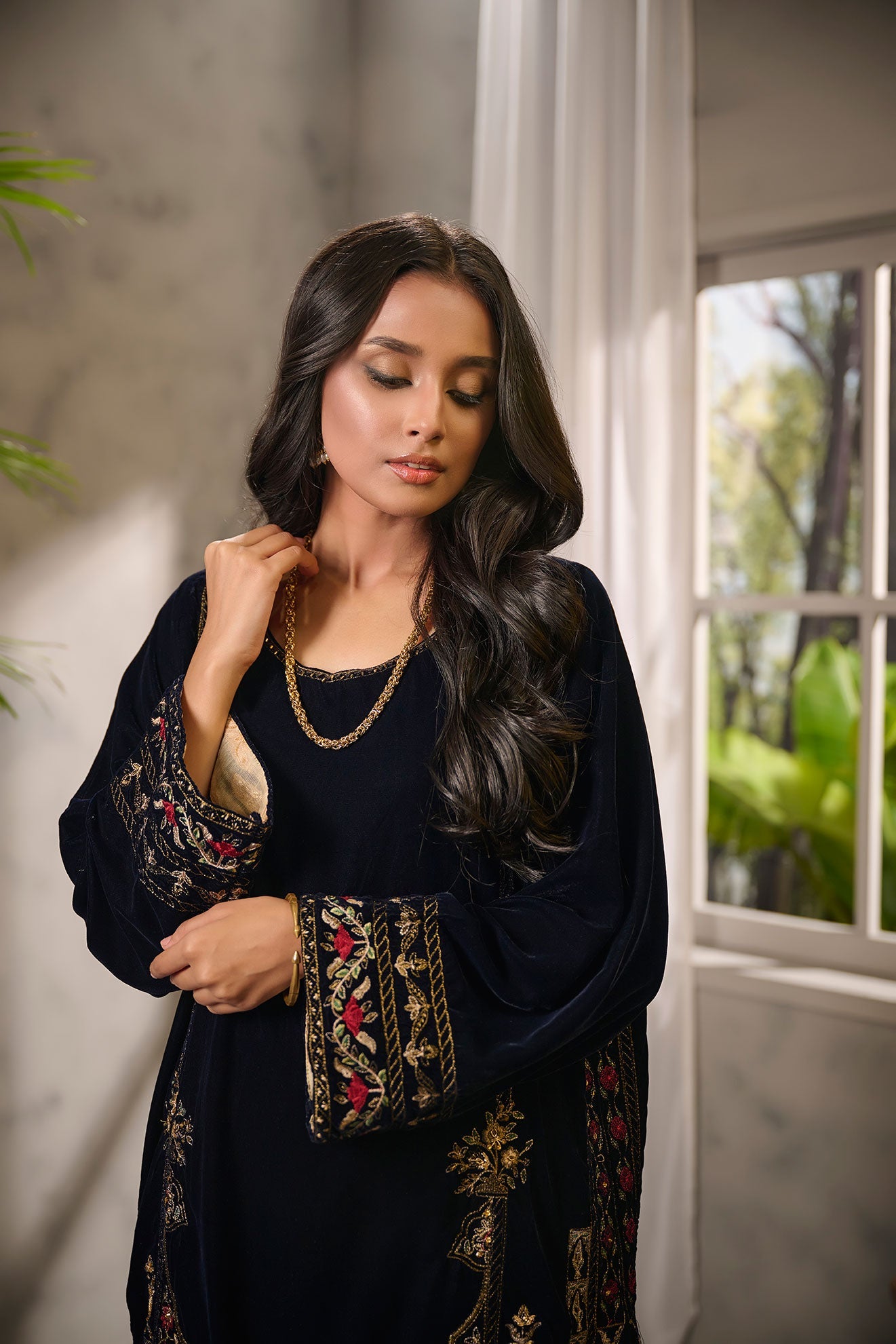 DA-1673 BLUE EMBROIDERED KURTA