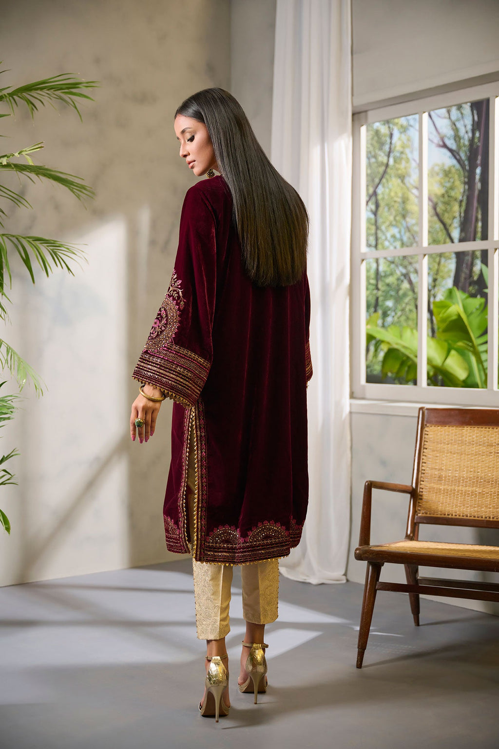 DA-1675 MAROON EMBROIDERED KURTA