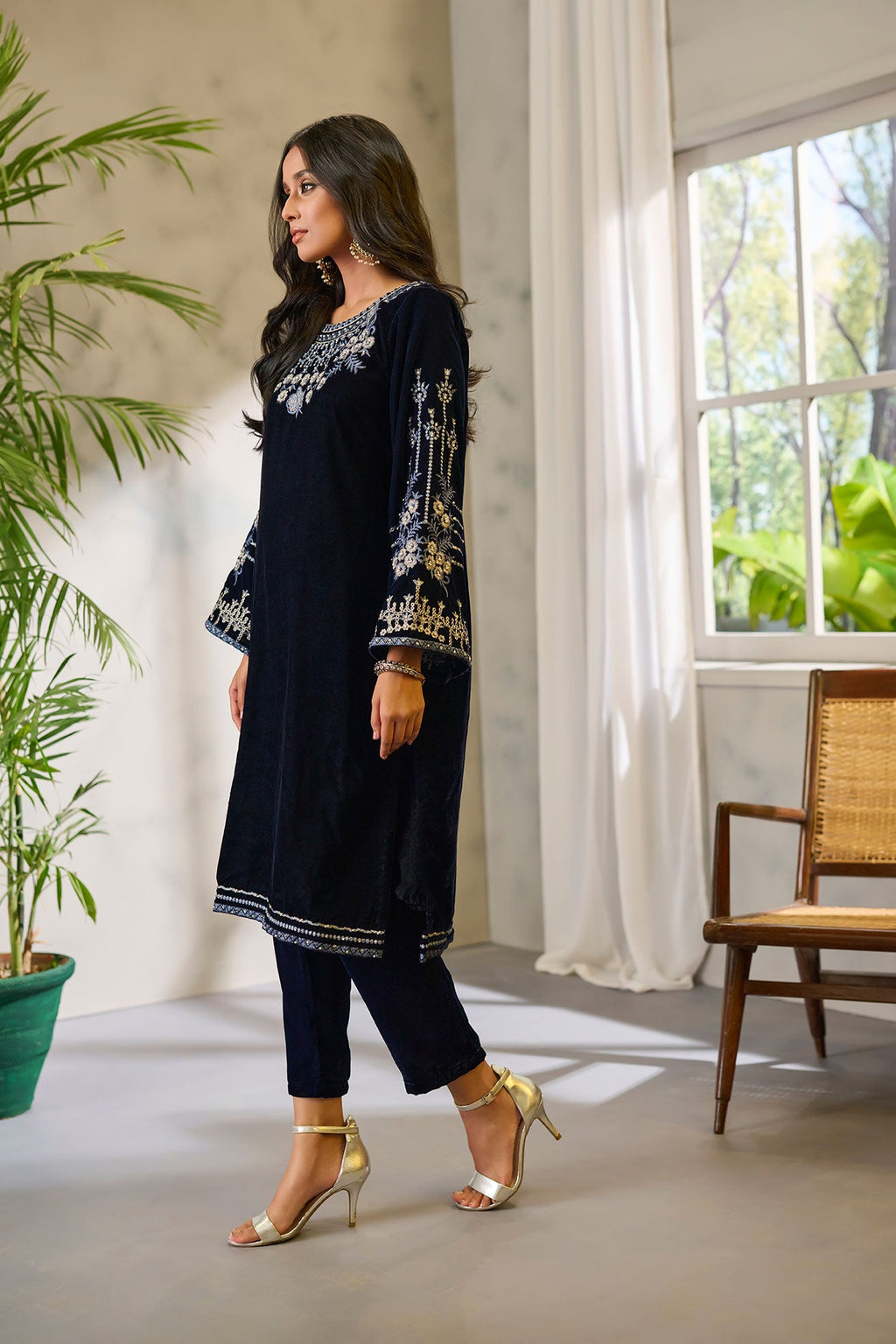 DA-1676 BLUE EMBROIDERED KURTA