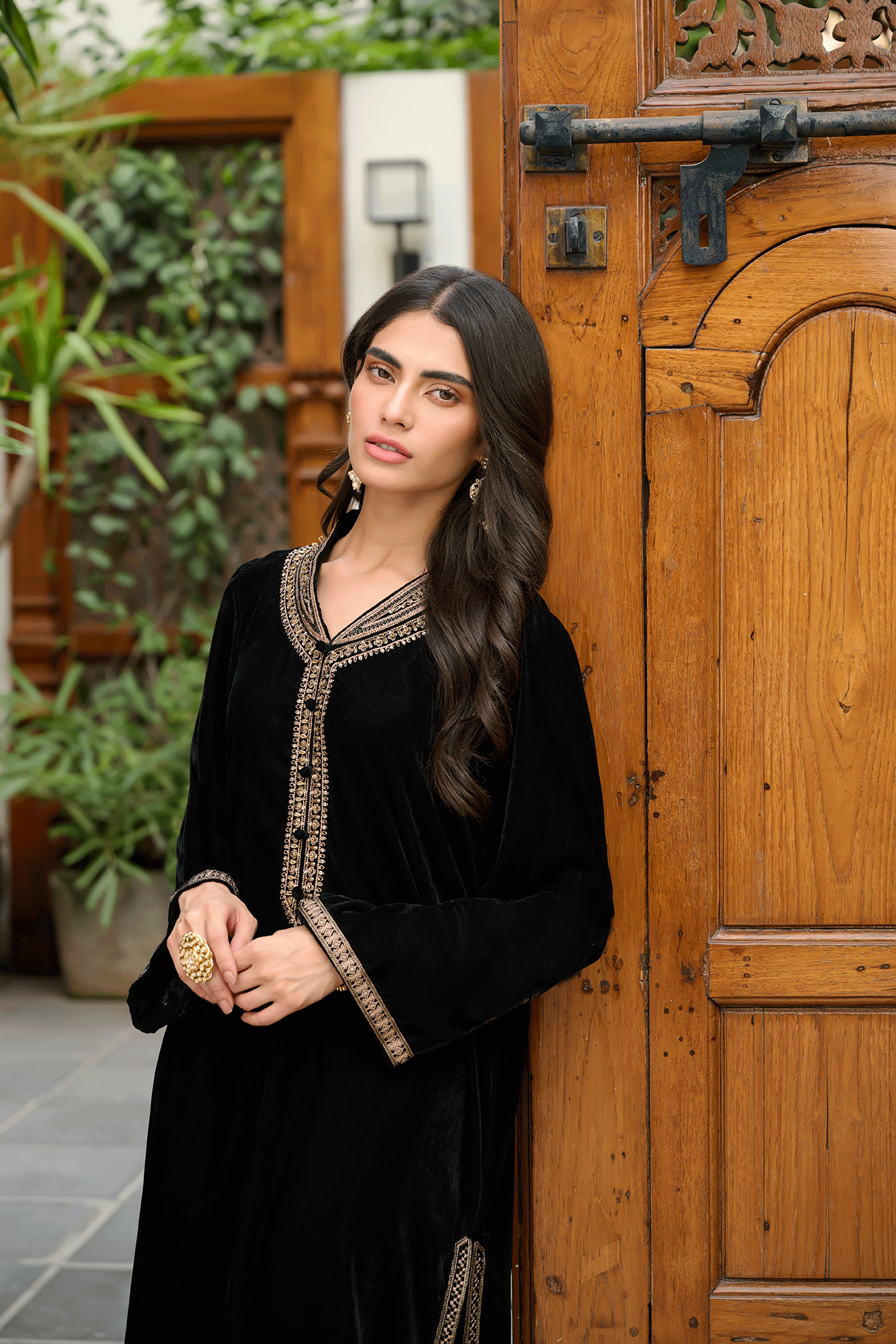 DA-1873 BLACK EMBROIDERED KURTA