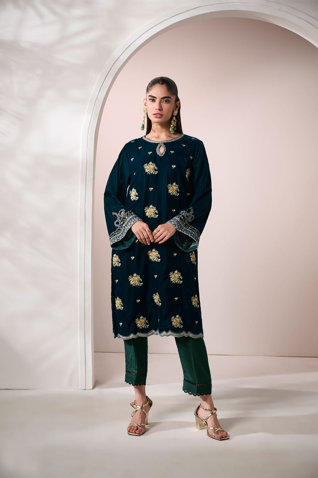 FW24DA-1895   DARK GREEN  1PCS  EMBROIDERED KURTA