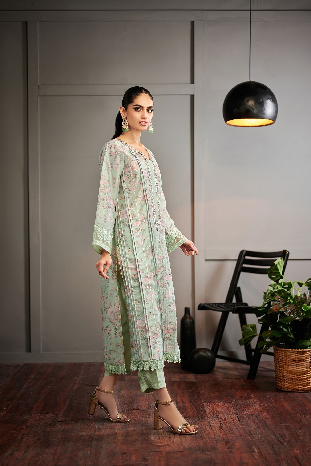 DA-2009 GREEN EMBROIDERED KURTA  WITH TROUSER