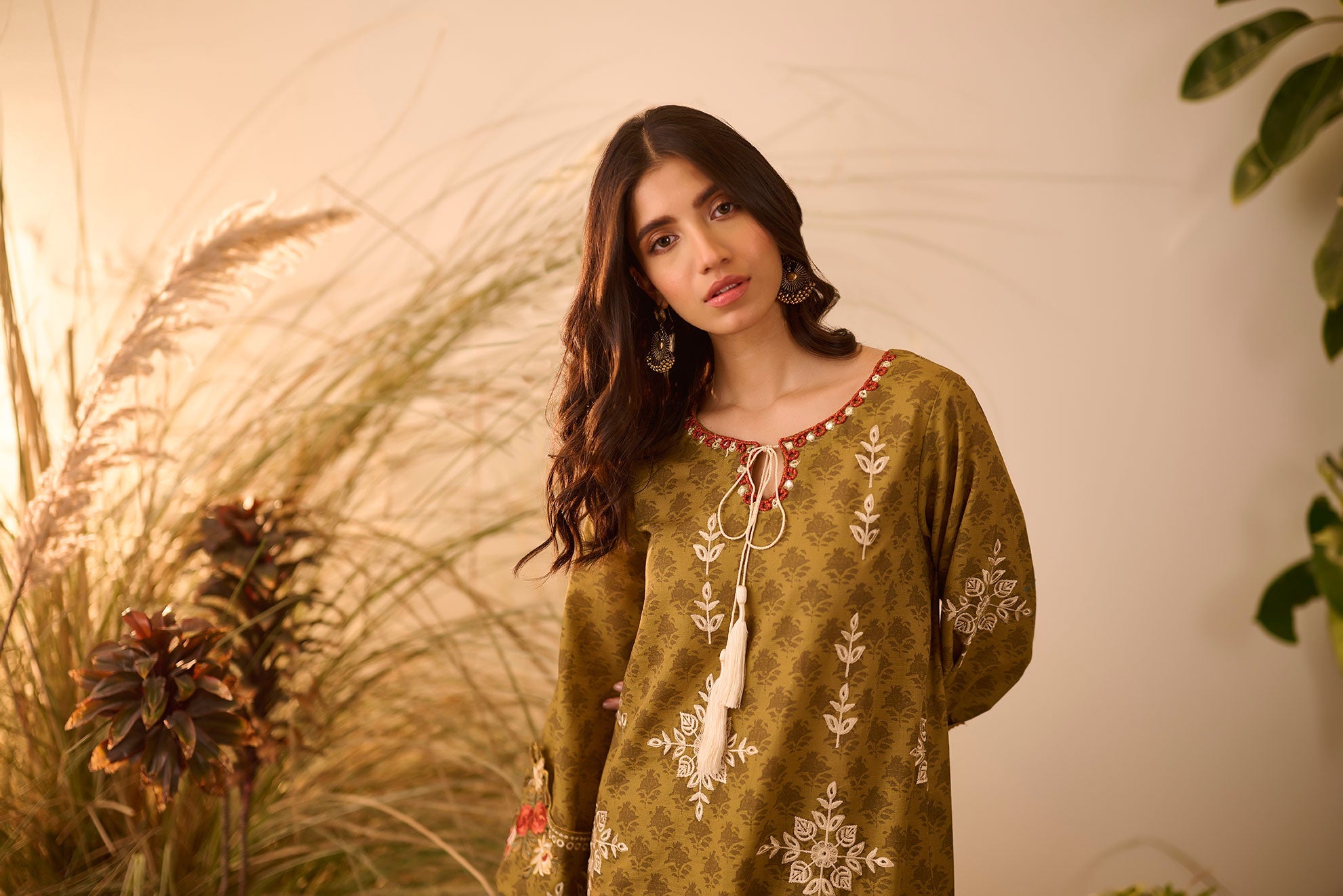 DC-2124 GREEN KHADDAR 2PCS EMBROIDERED KURTA WITH TROUSER