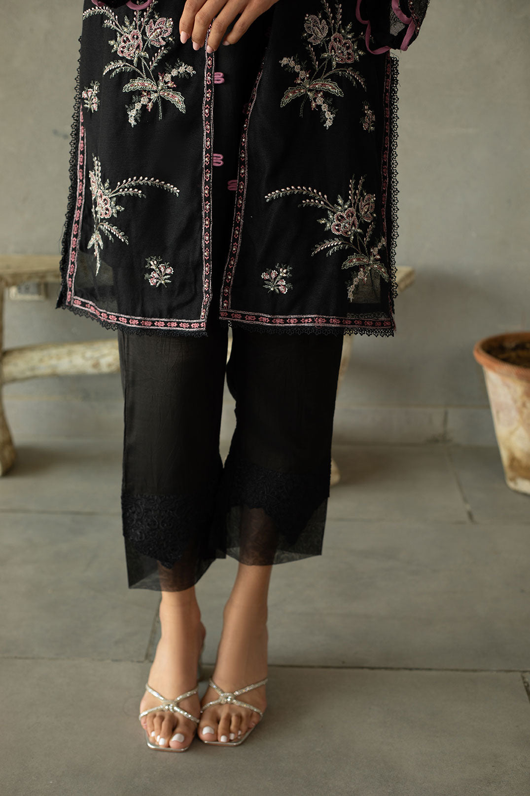 DA-2167 BLACK EMBROIDERED KURTA