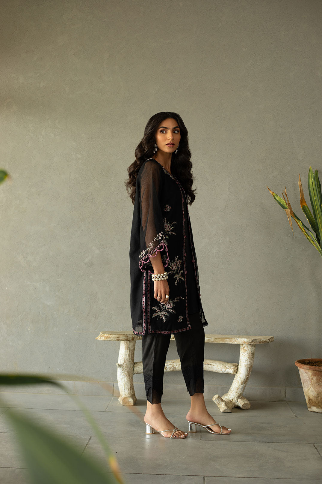 DA-2167 BLACK EMBROIDERED KURTA