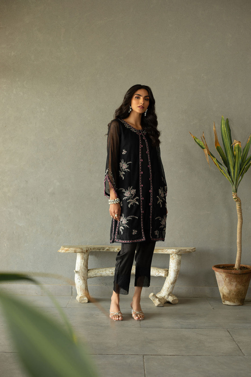 DA-2167 BLACK EMBROIDERED KURTA