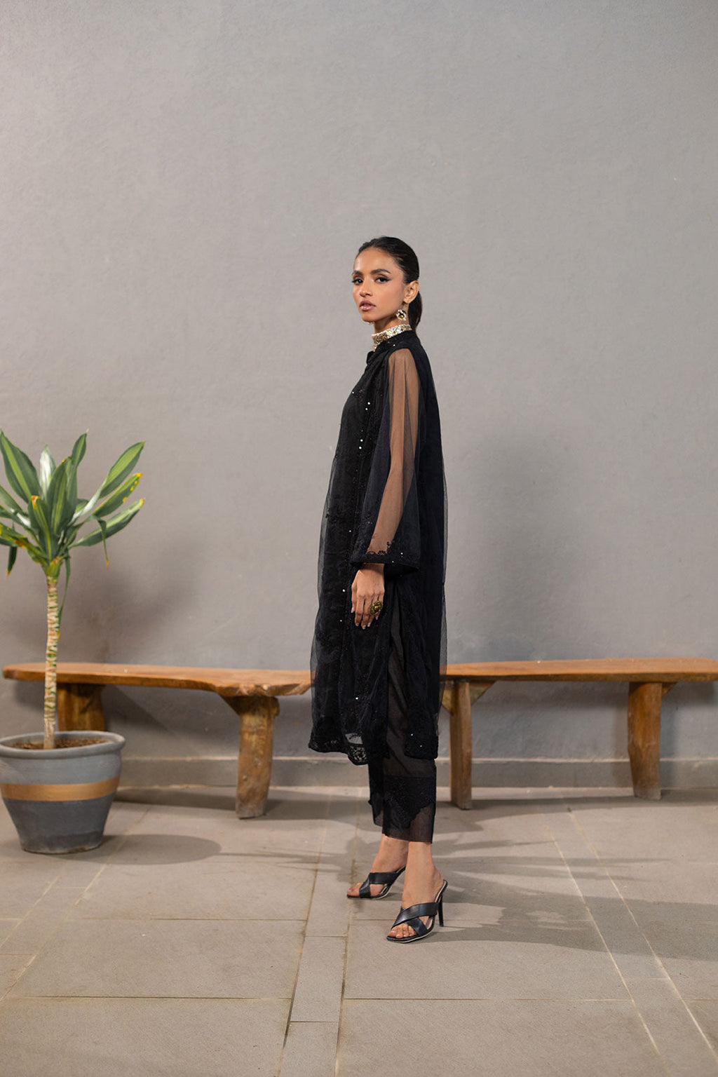 SS24DA-2221 BLACK EMBROIDERED KURTA