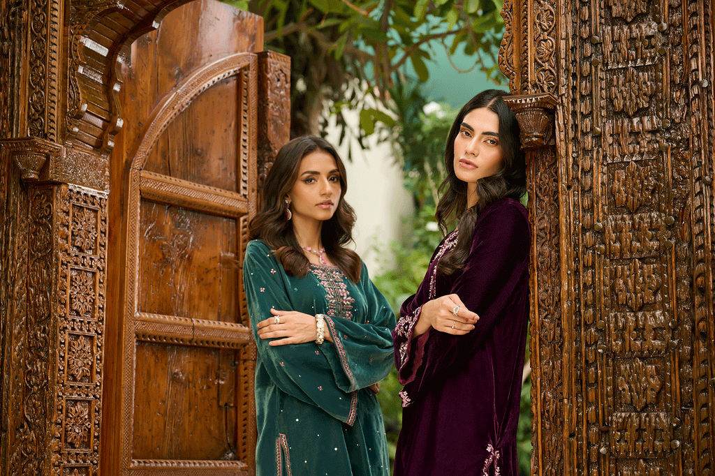 DA-2277 GREEN EMBROIDERED KURTA WITH TROUSER