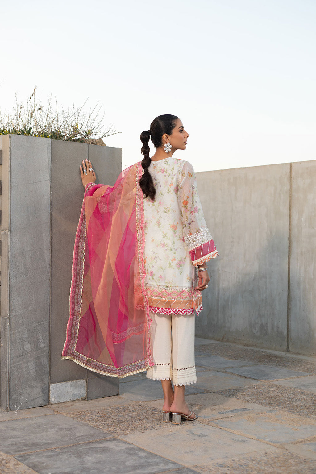 SS24DA-2291 L-PINK EMBROIDERED KURTA WITH TROUSER