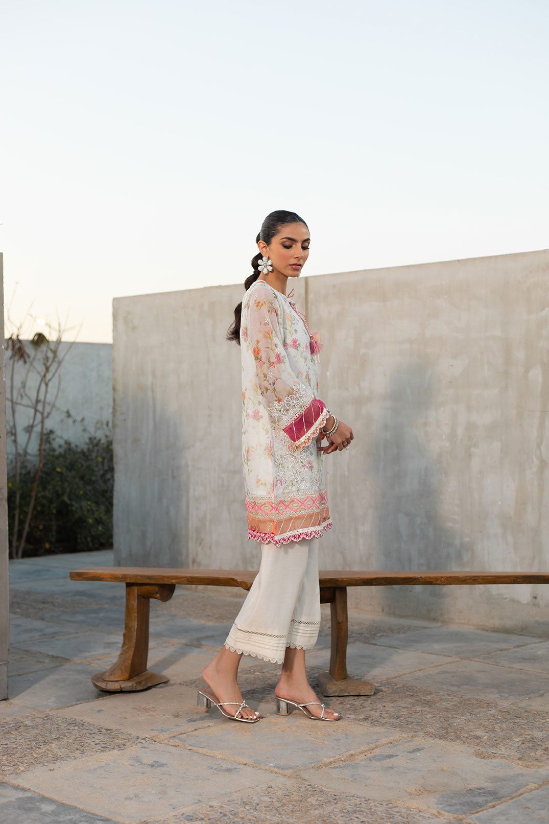 SS24DA-2291 L-PINK EMBROIDERED KURTA WITH TROUSER