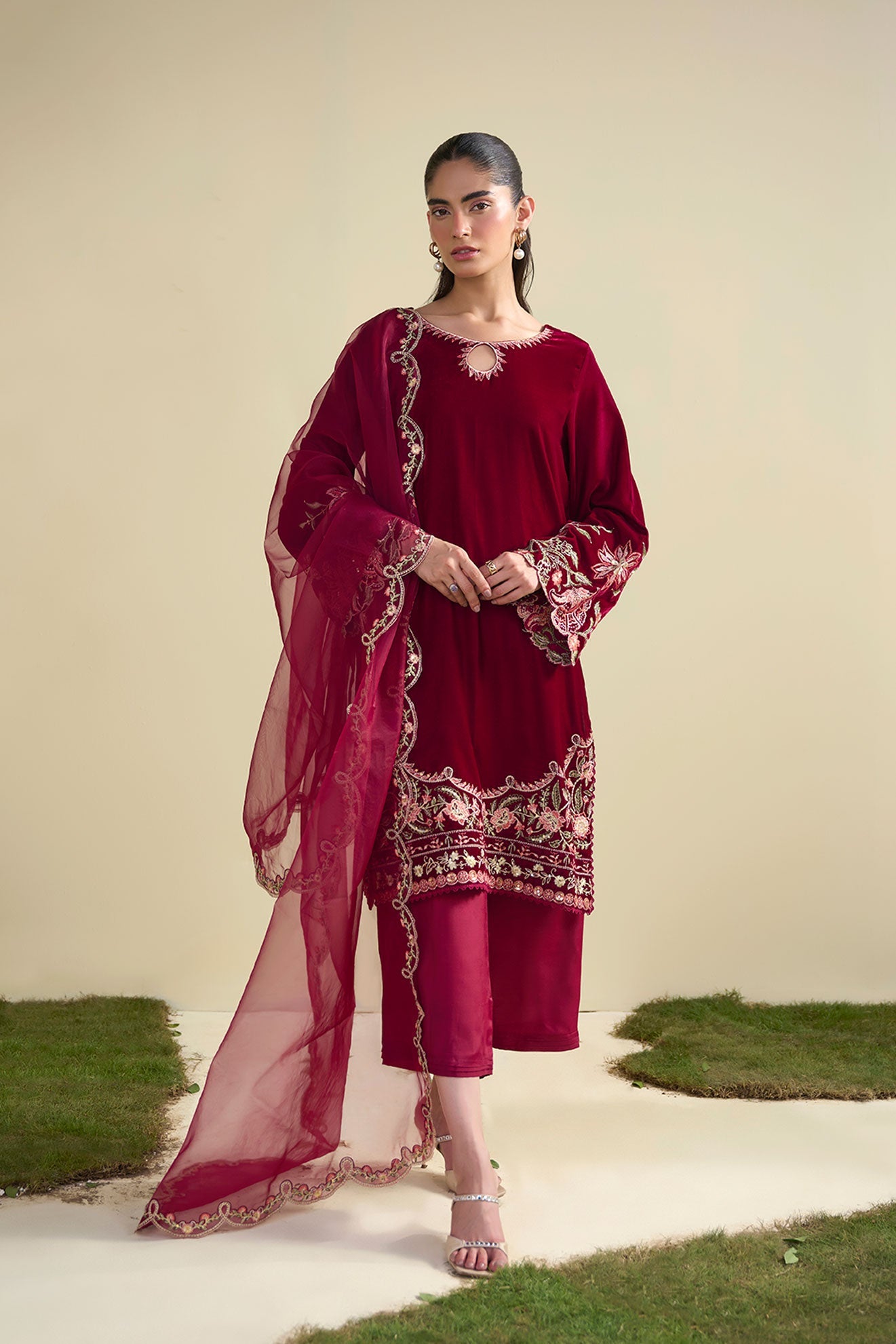 FW25DA-2804   RED  2PCS  EMBROIDERED KURTA WITH TROUSER