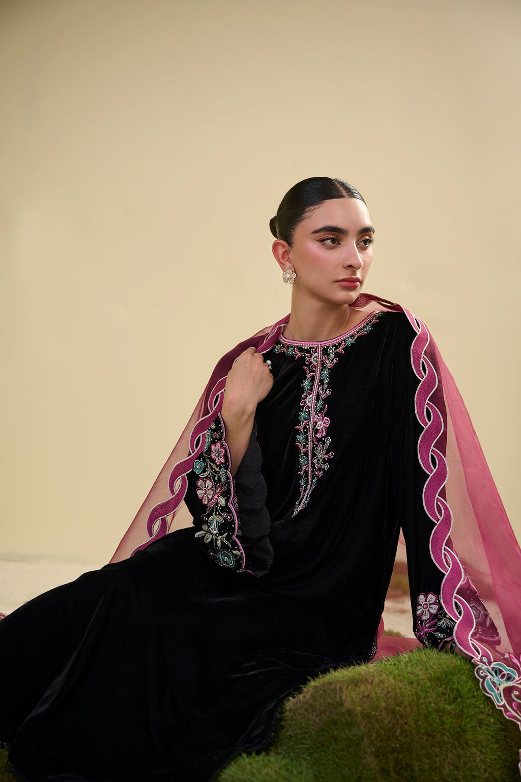FW25DA-2815  BLACK  2PCS  EMBROIDERED KURTA WITH TROUSER