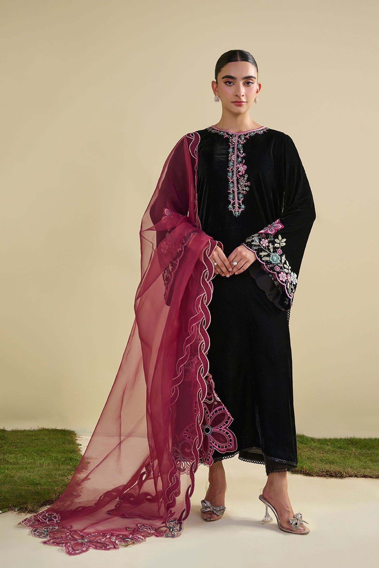 FW25DA-2815  BLACK  2PCS  EMBROIDERED KURTA WITH TROUSER