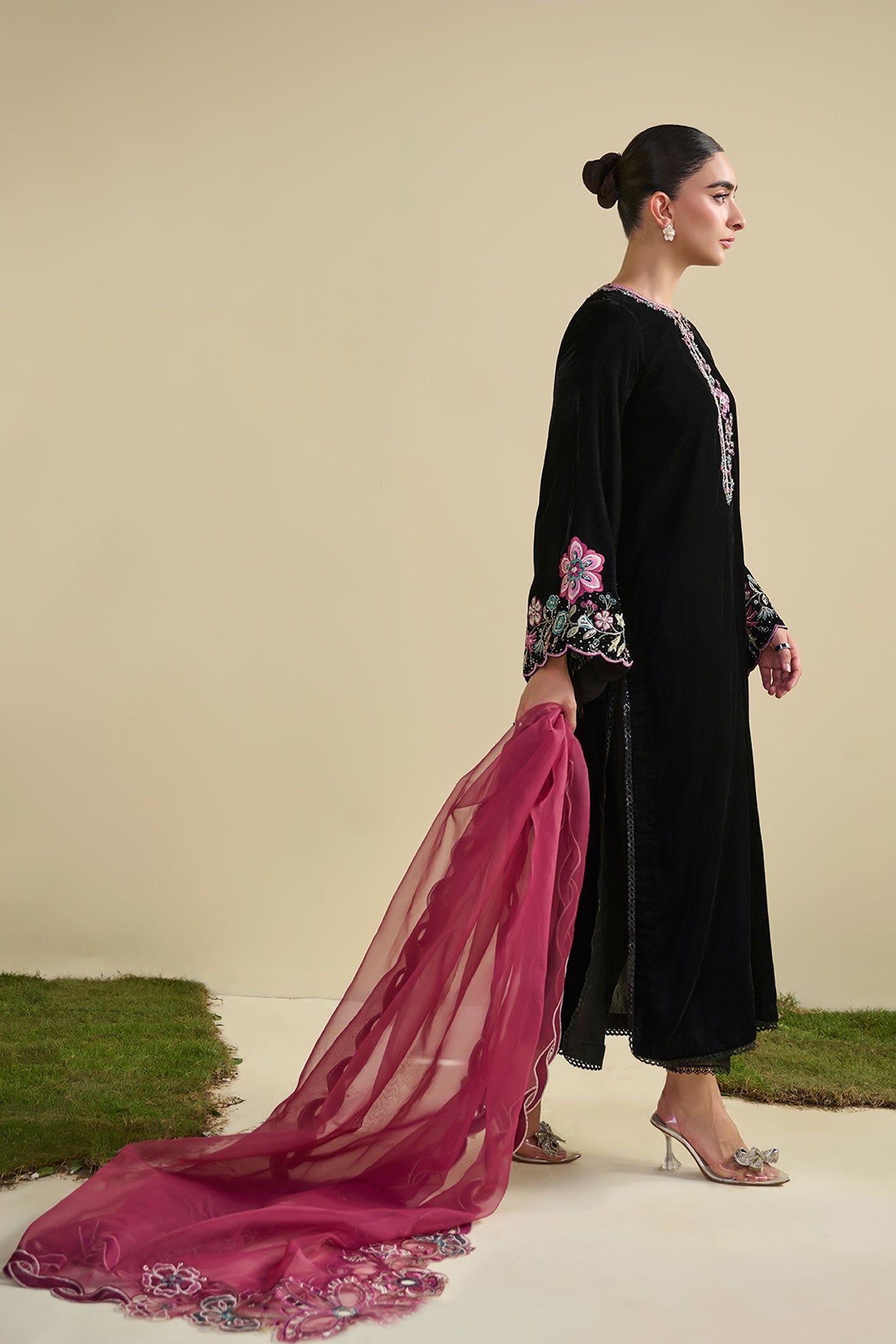 FW25DA-2815  BLACK  2PCS  EMBROIDERED KURTA WITH TROUSER