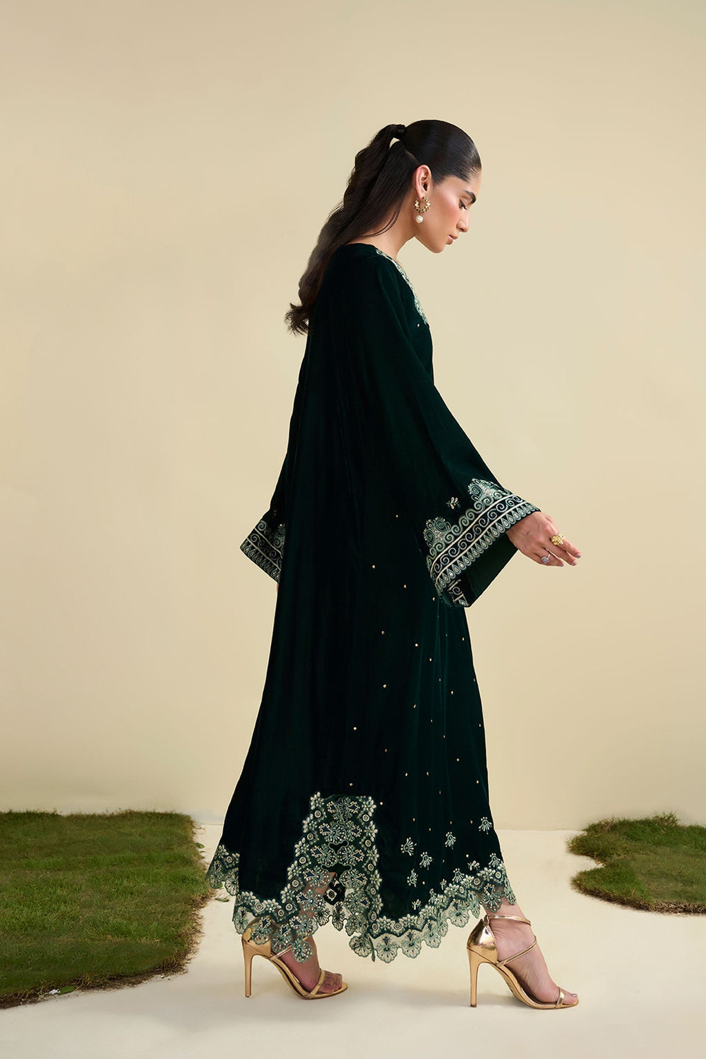 FW25DA-2823  BOTTLE GREEN  2PCS  EMBROIDERED KURTA WITH TROUSER