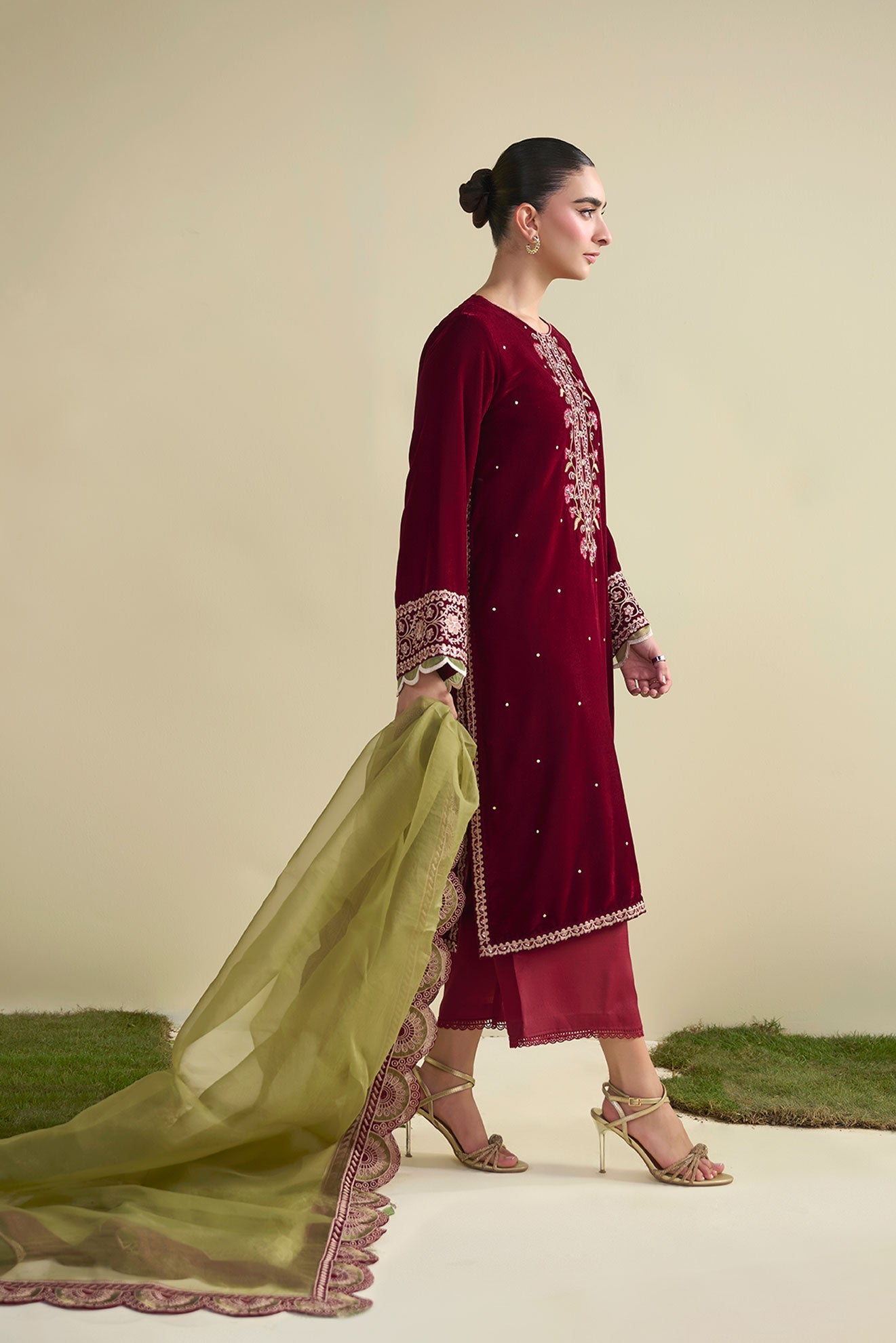 FW25DA-2824   MAROON  2PCS  EMBROIDERED KURTA WITH TROUSER