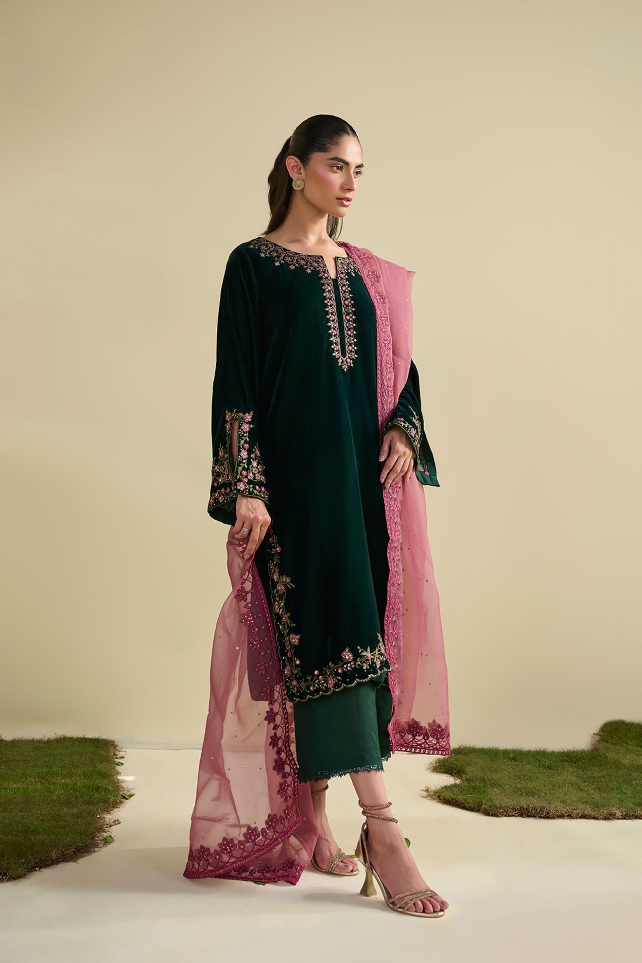 FW25DA-2825  BOTTLE GREEN  2PCS  EMBROIDERED KURTA WITH TROUSER