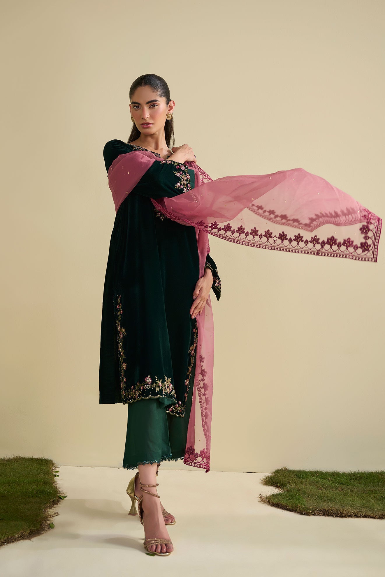 FW25DA-2825  BOTTLE GREEN  2PCS  EMBROIDERED KURTA WITH TROUSER