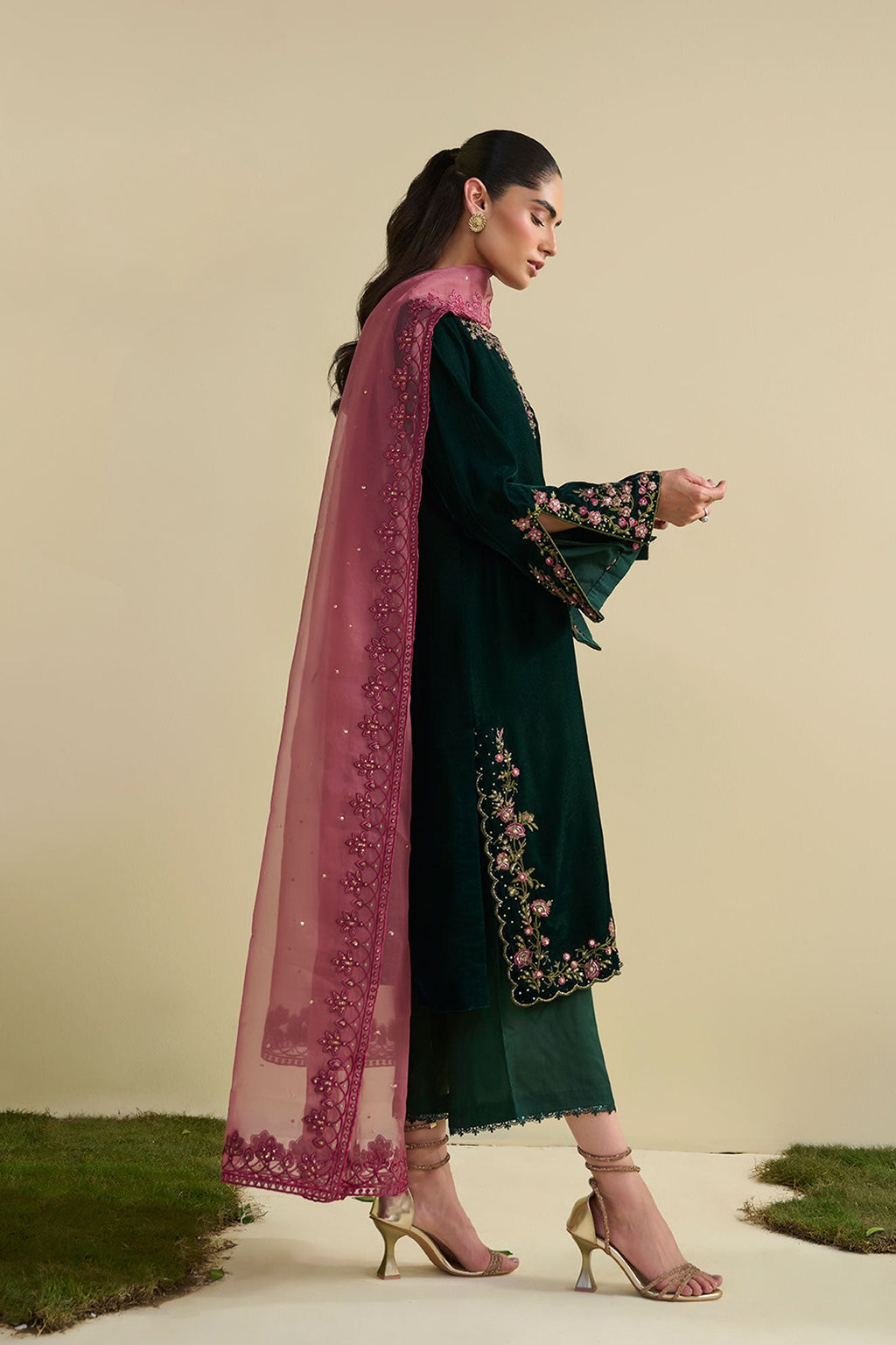 FW25DA-2825  BOTTLE GREEN  2PCS  EMBROIDERED KURTA WITH TROUSER