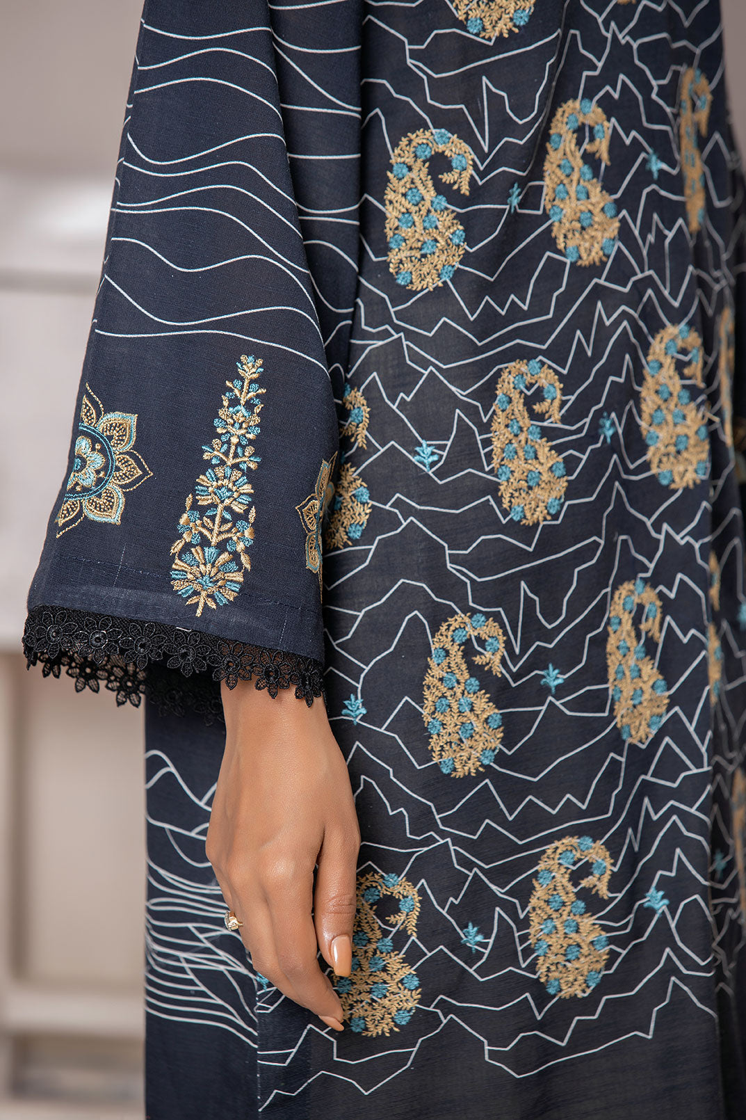 DC-0395 BLACK EMBROIDERED KURTA