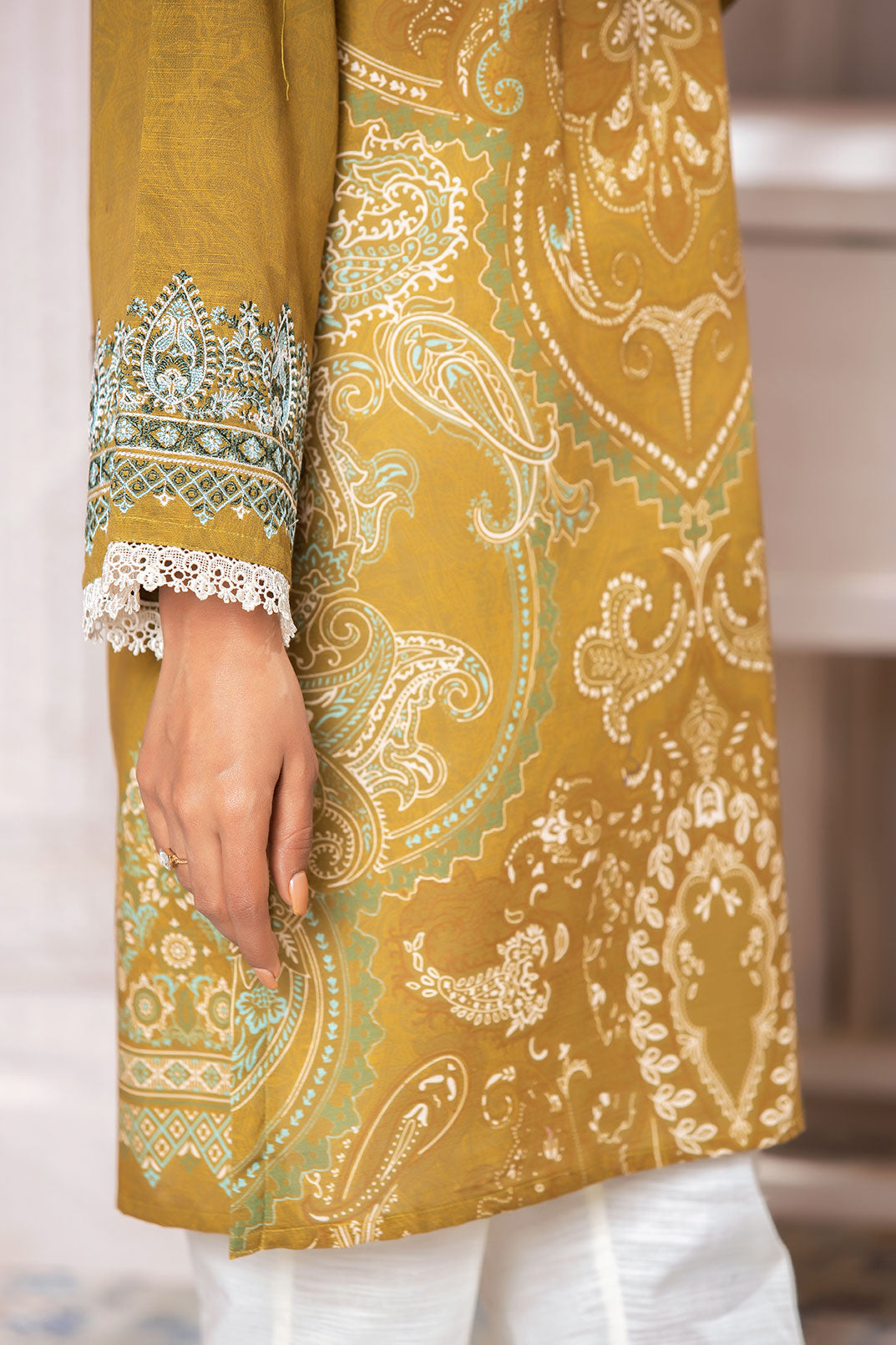 DC-0402 GREEN EMBROIDERED KURTA