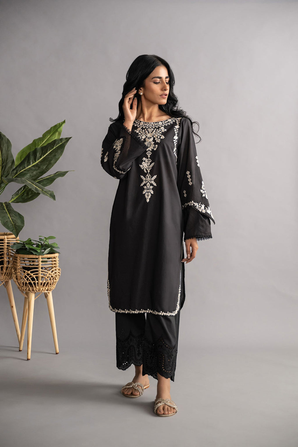 DC-0423 Black Embroidered Kurta