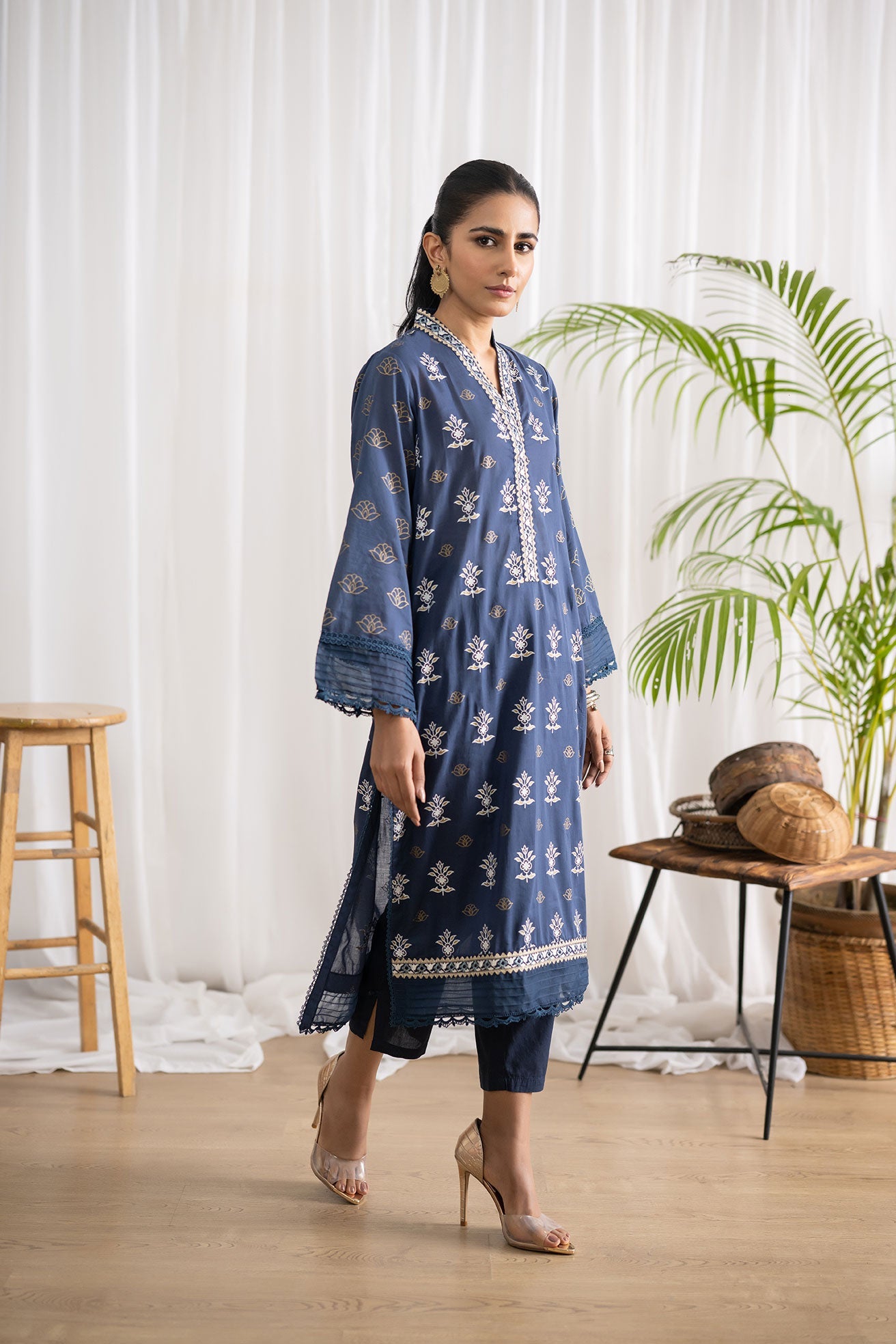 DC-0432 BLUE EMBROIDERED KURTA