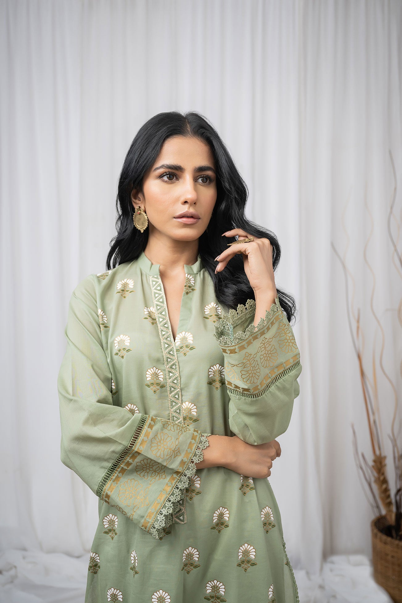 DC-0437 GREEN EMBROIDERED KURTA
